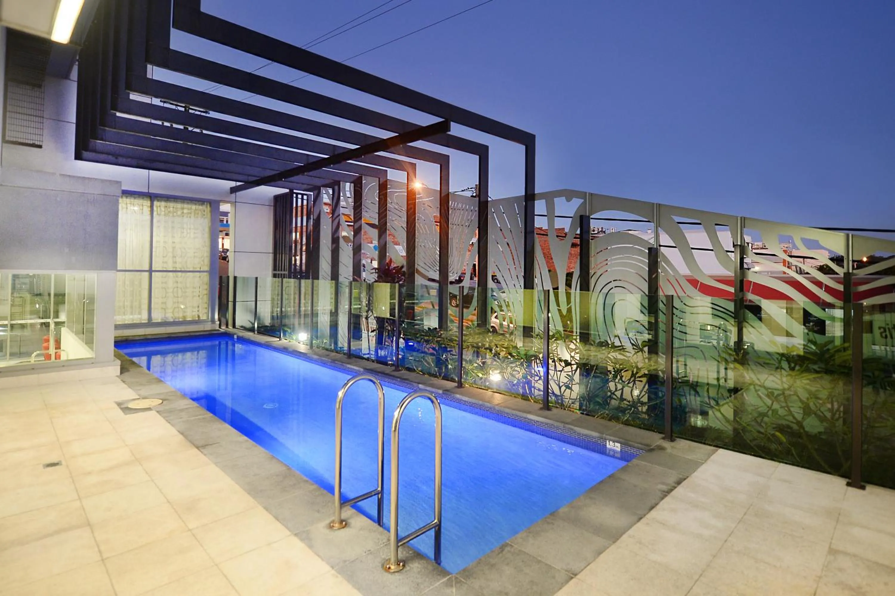 Swimming pool in Oaks Gladstone Grand Hotel