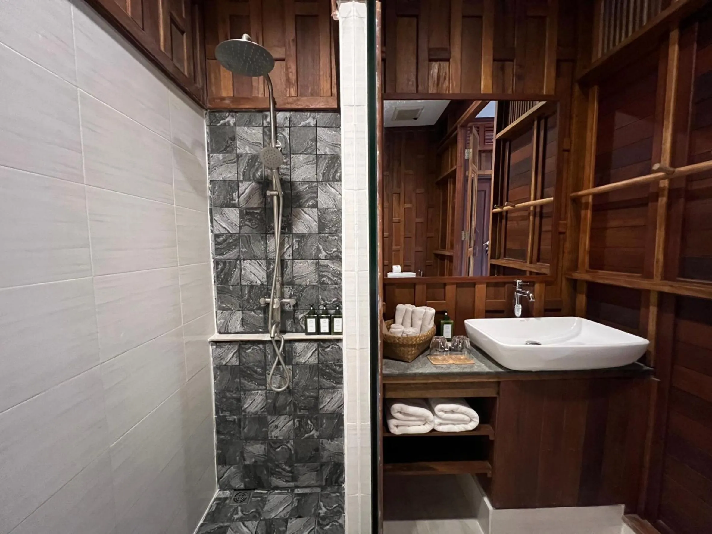 Bathroom in ViengTara VangVieng Resort