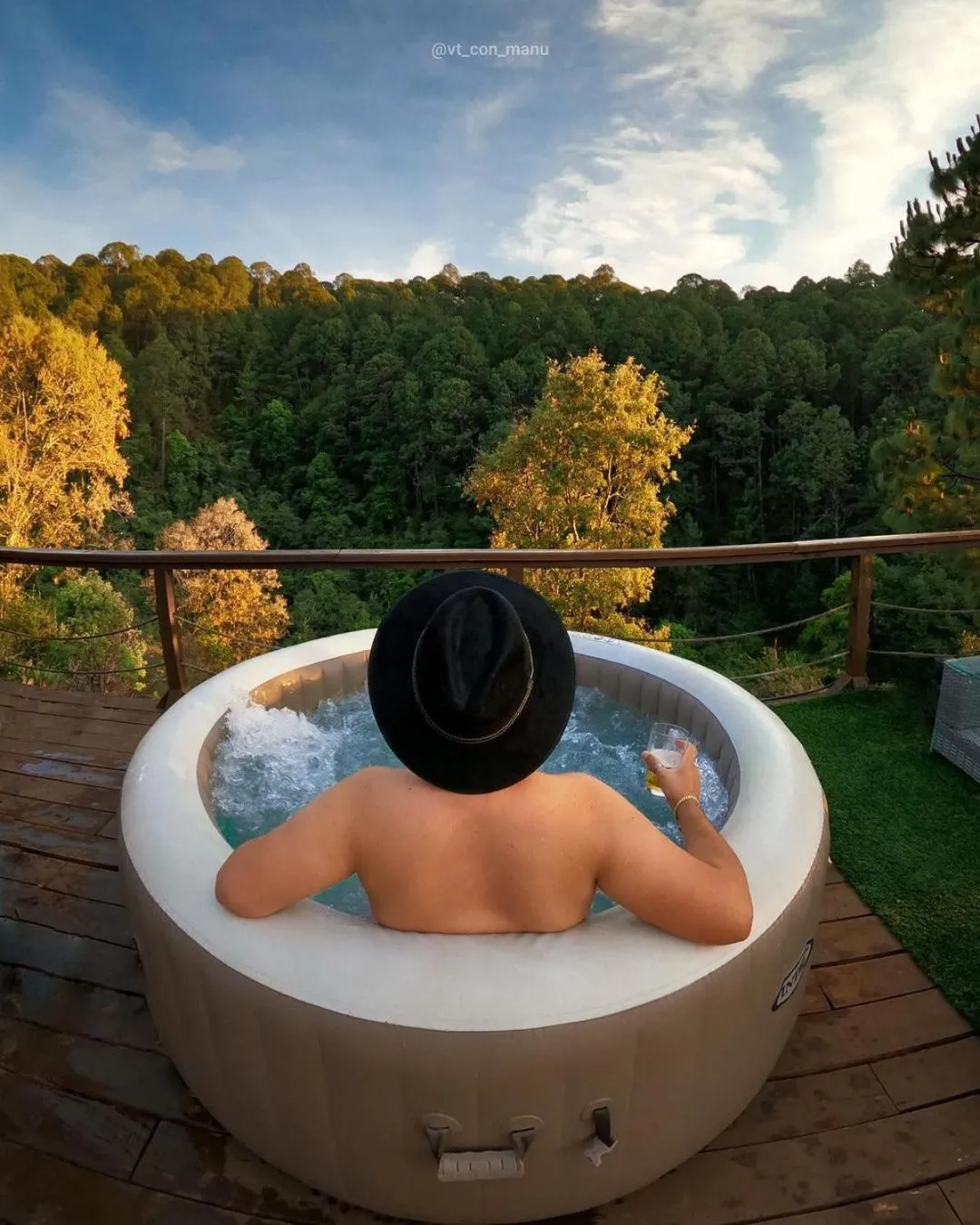 Hot Tub in La Estela Bubble Glamping