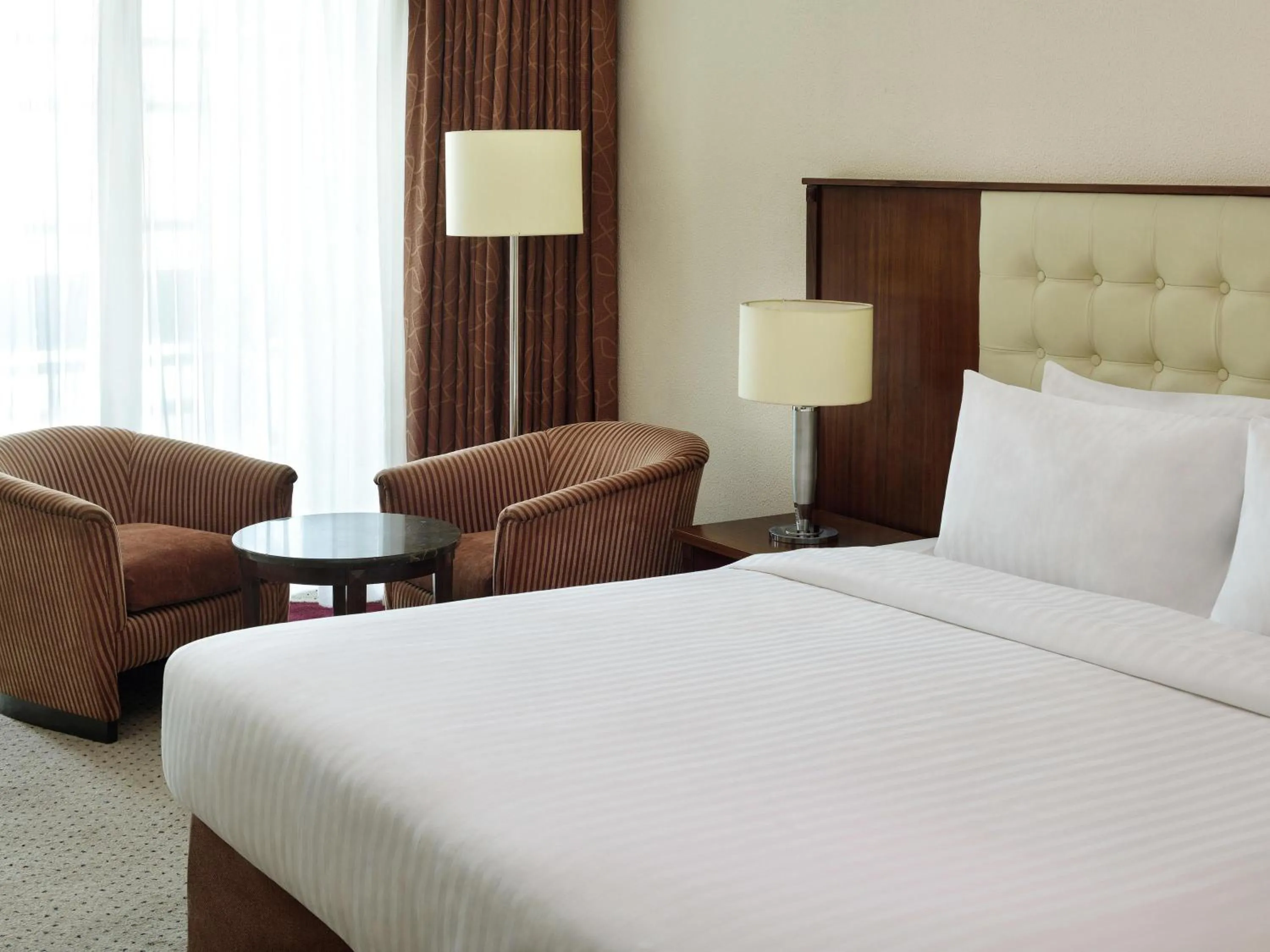 Bedroom, Bed in Mövenpick Hotel Karachi