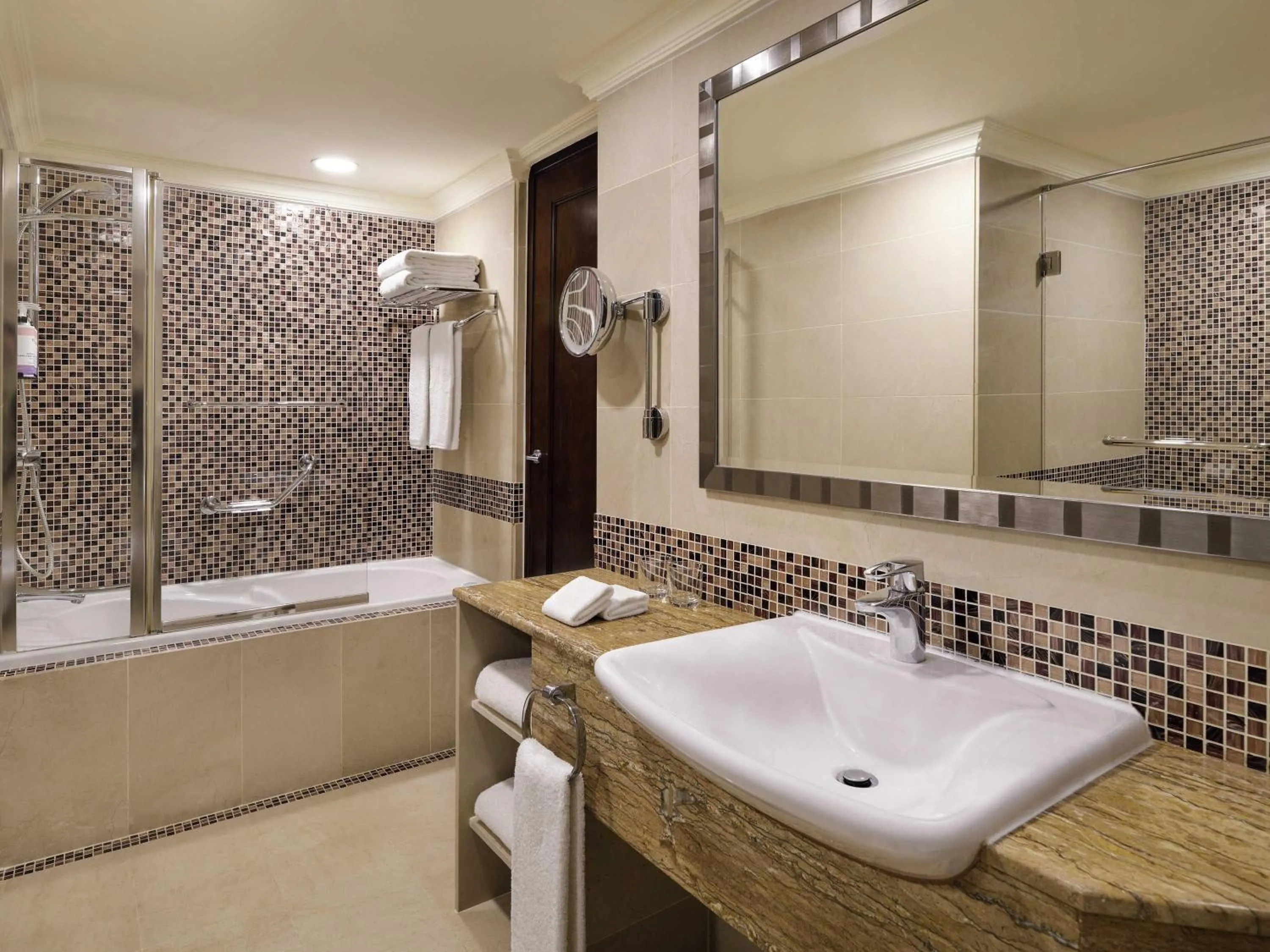 Bedroom in Mövenpick Hotel Karachi