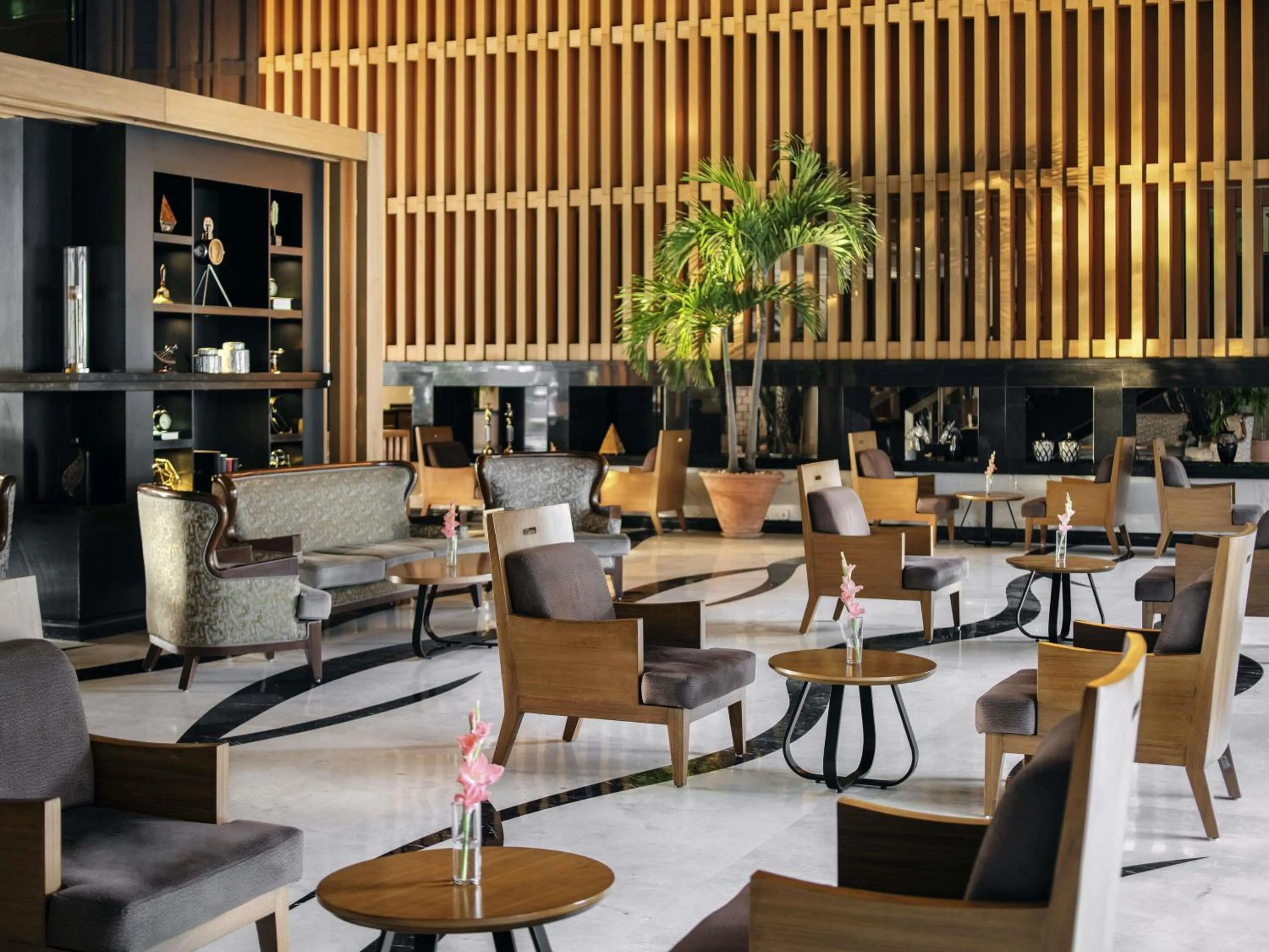 Lounge or bar in Mövenpick Hotel Karachi