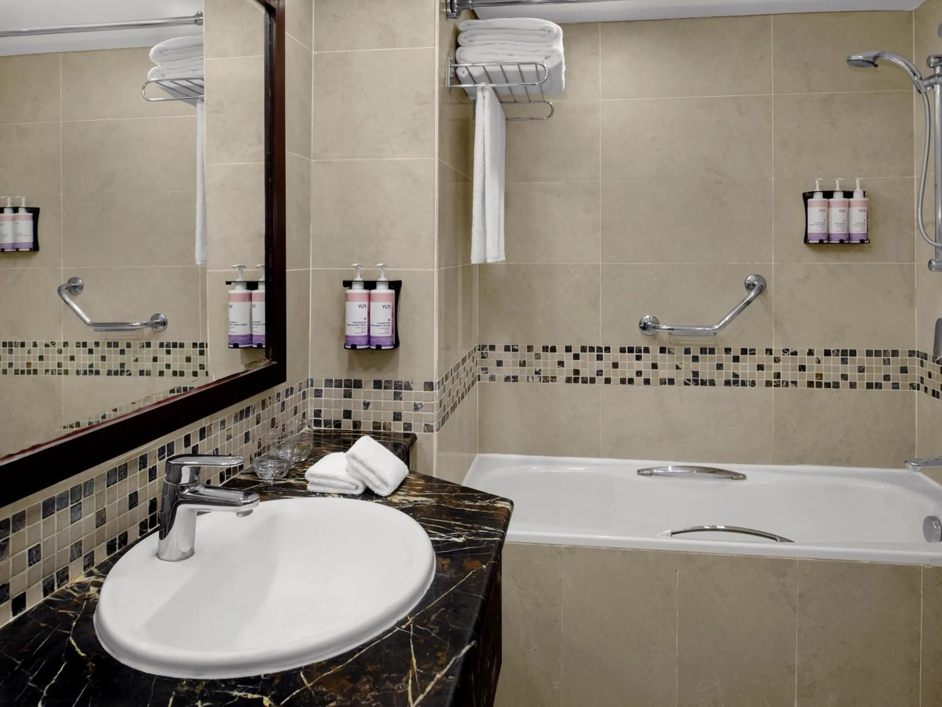 Bedroom in Mövenpick Hotel Karachi