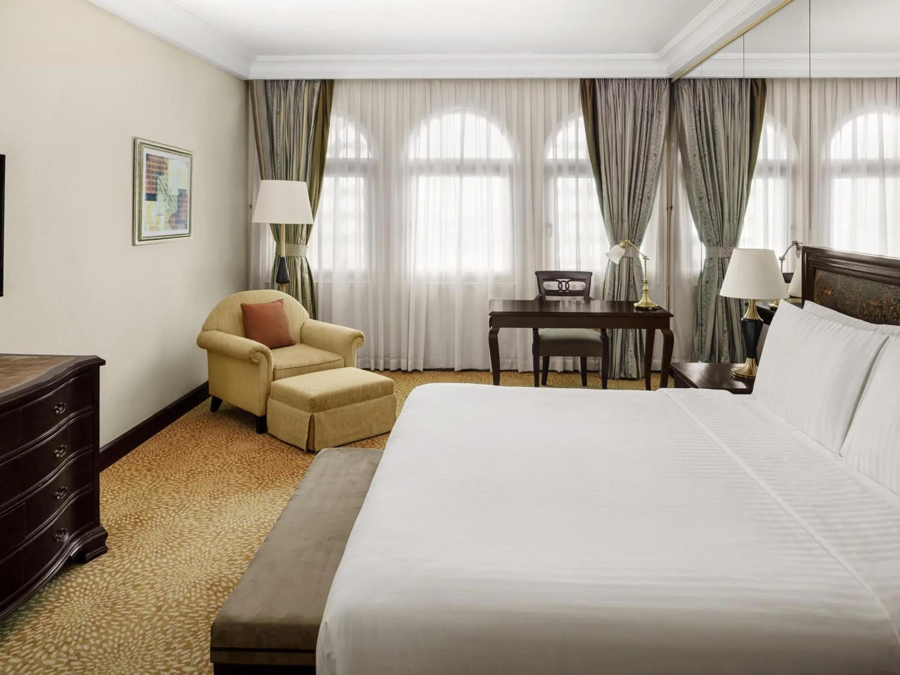 One-Bedroom Suite in Mövenpick Hotel Karachi One-Bedroom Suite in Mövenpick Hotel Karachi