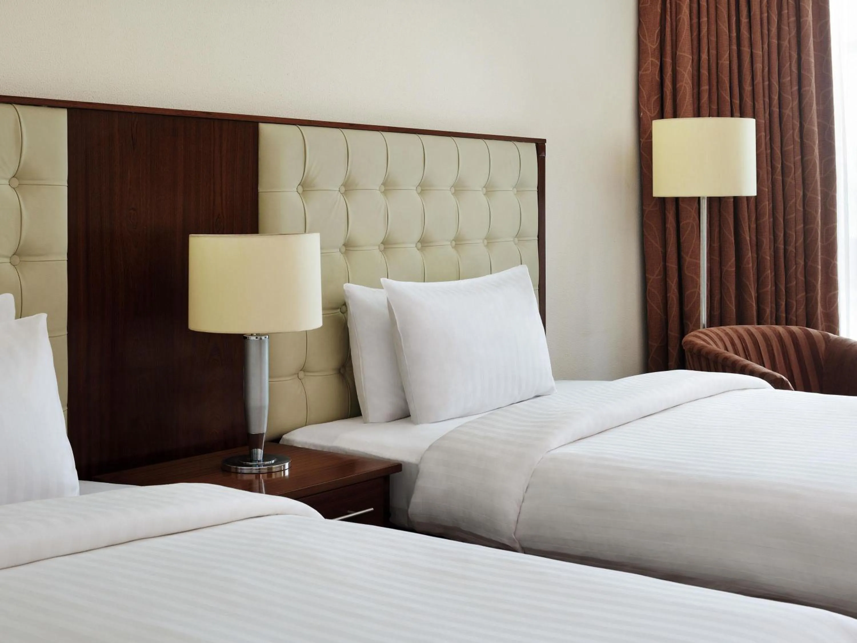 Bedroom, Bed in Mövenpick Hotel Karachi