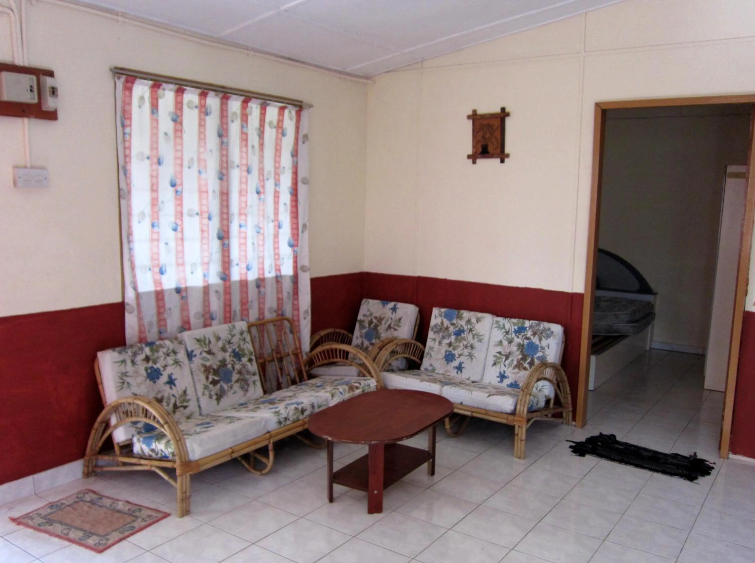 Living room in Mile 36 Lodge