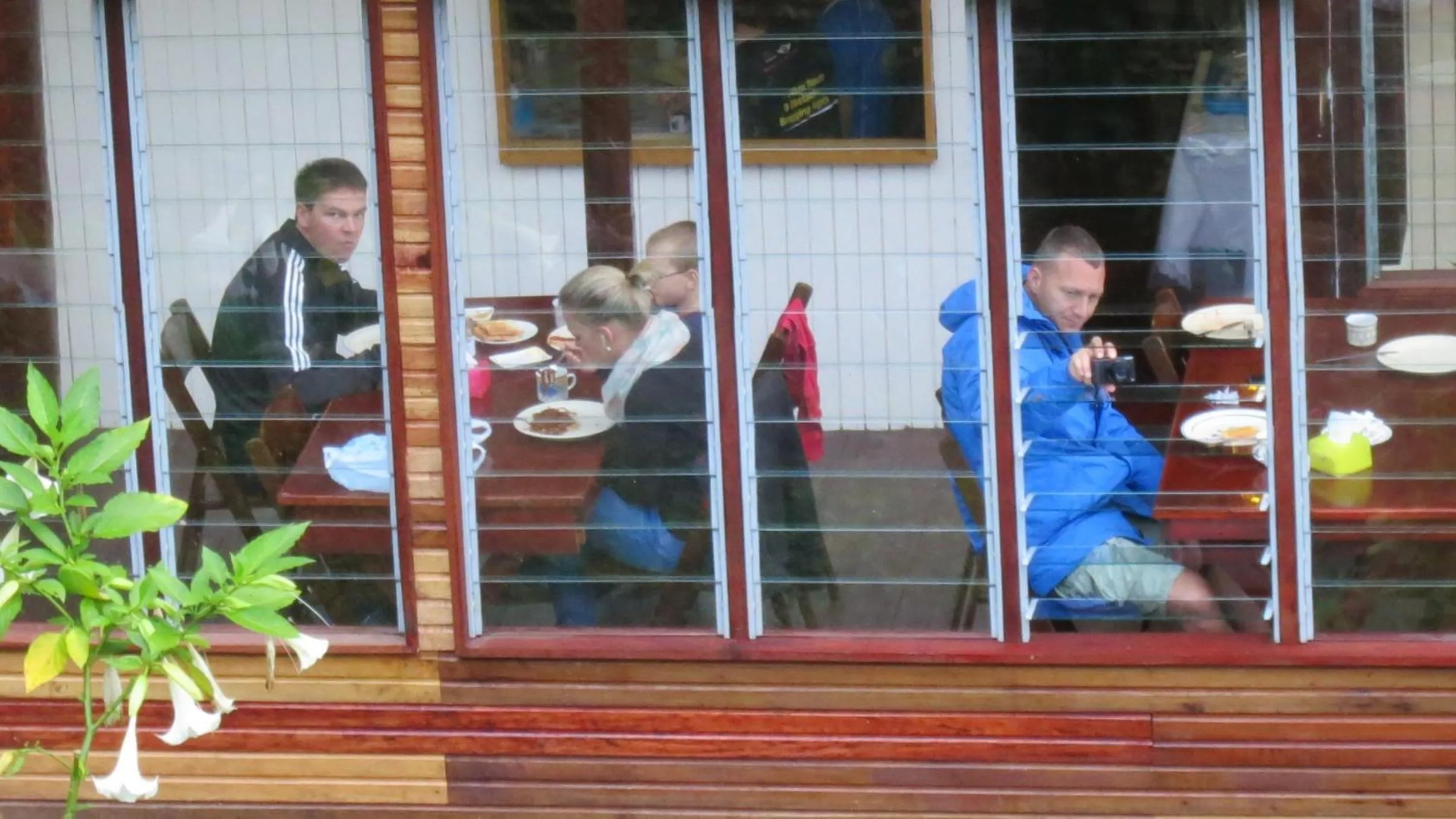 Restaurant/places to eat in Mile 36 Lodge