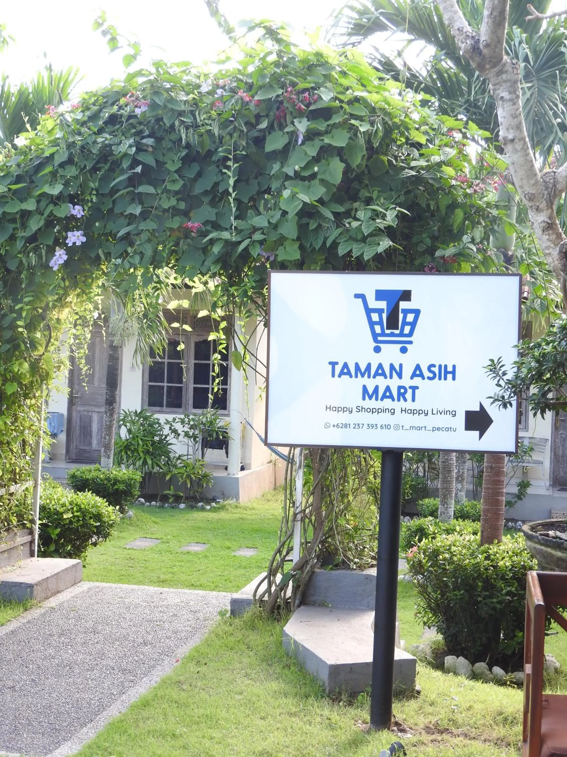 Supermarket/grocery shop in Taman Asih Bingin Homestay