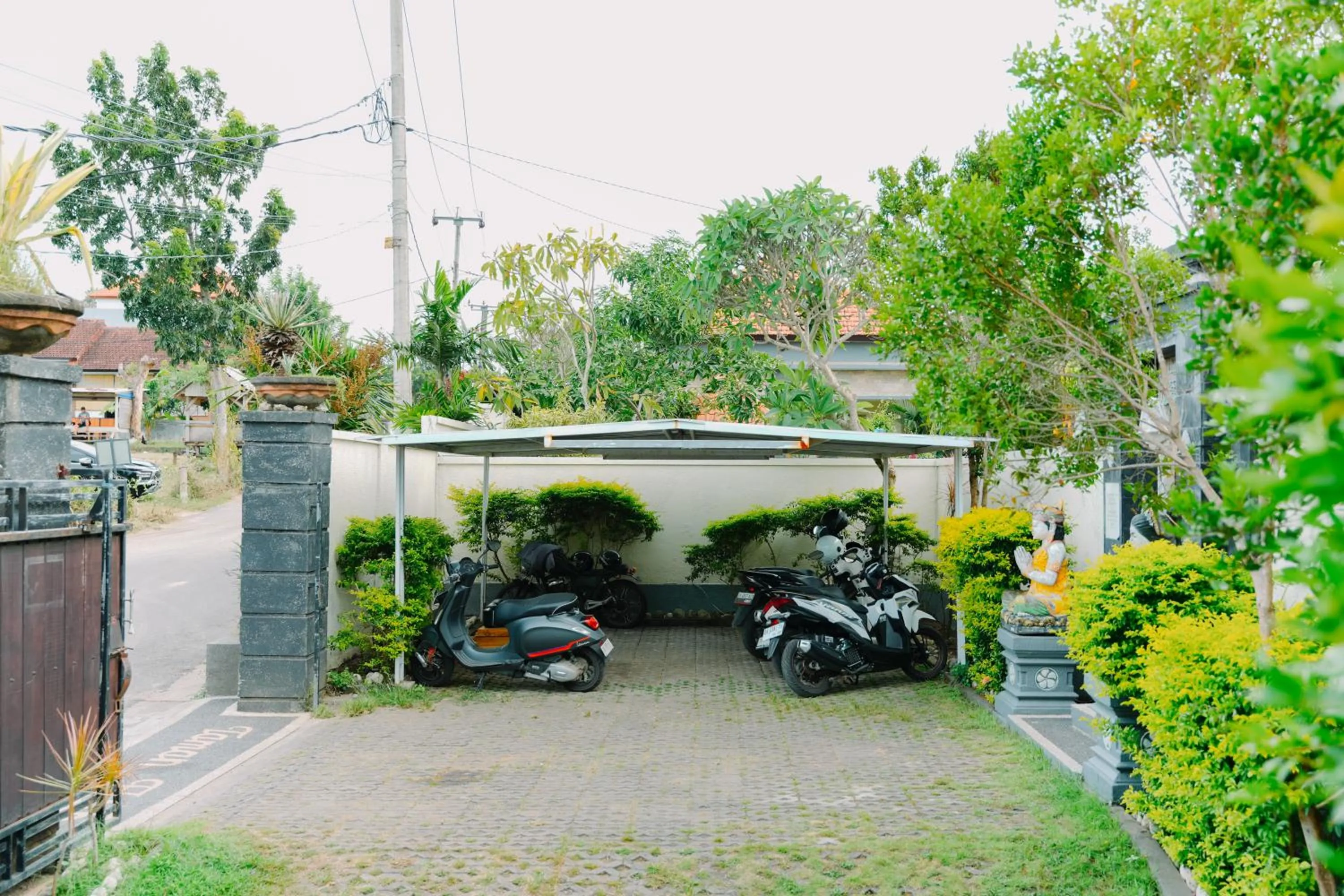 Parking in Taman Asih Bingin Homestay