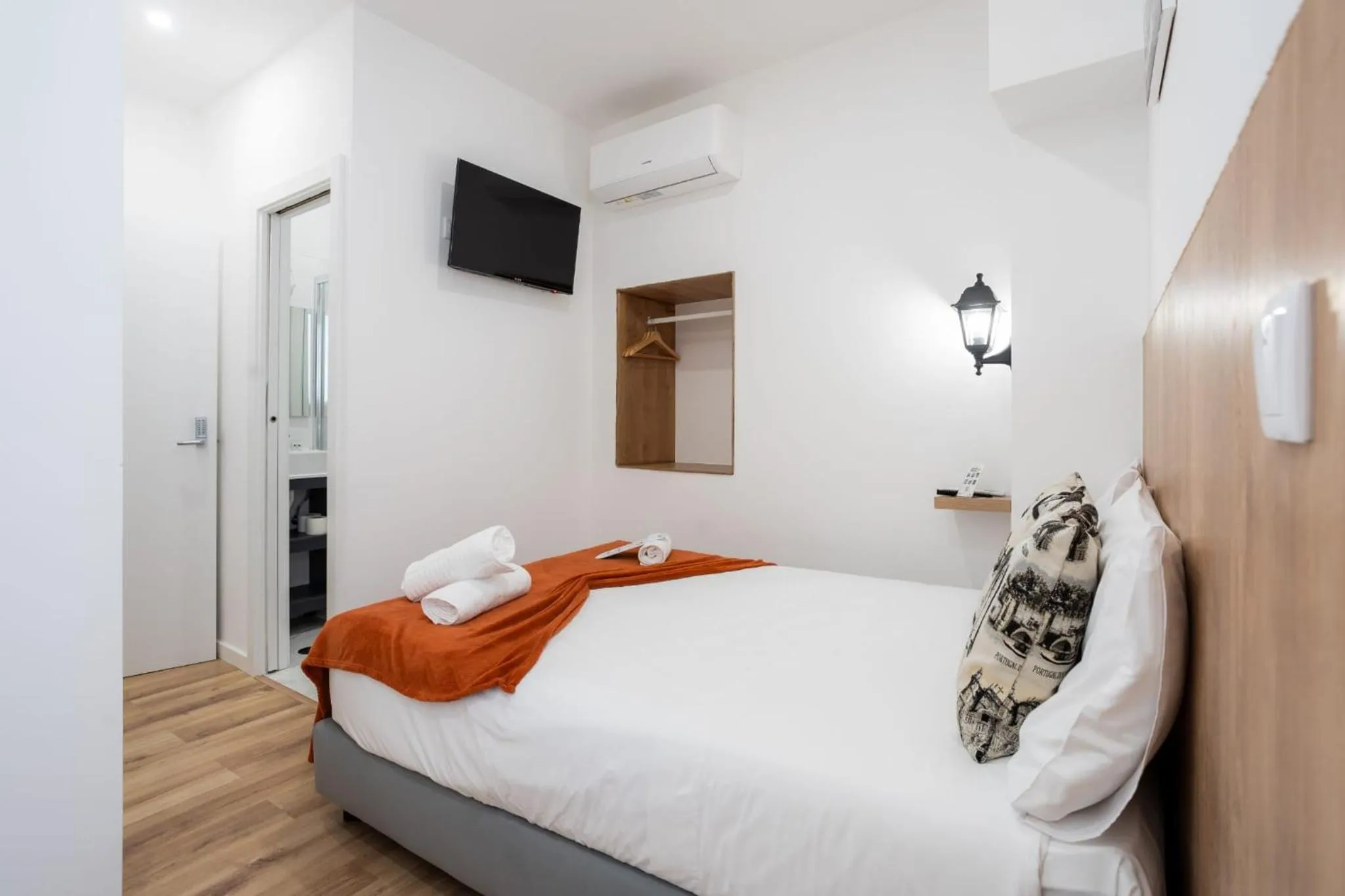 Bedroom, Bed in COIMBRA CITY CHARM