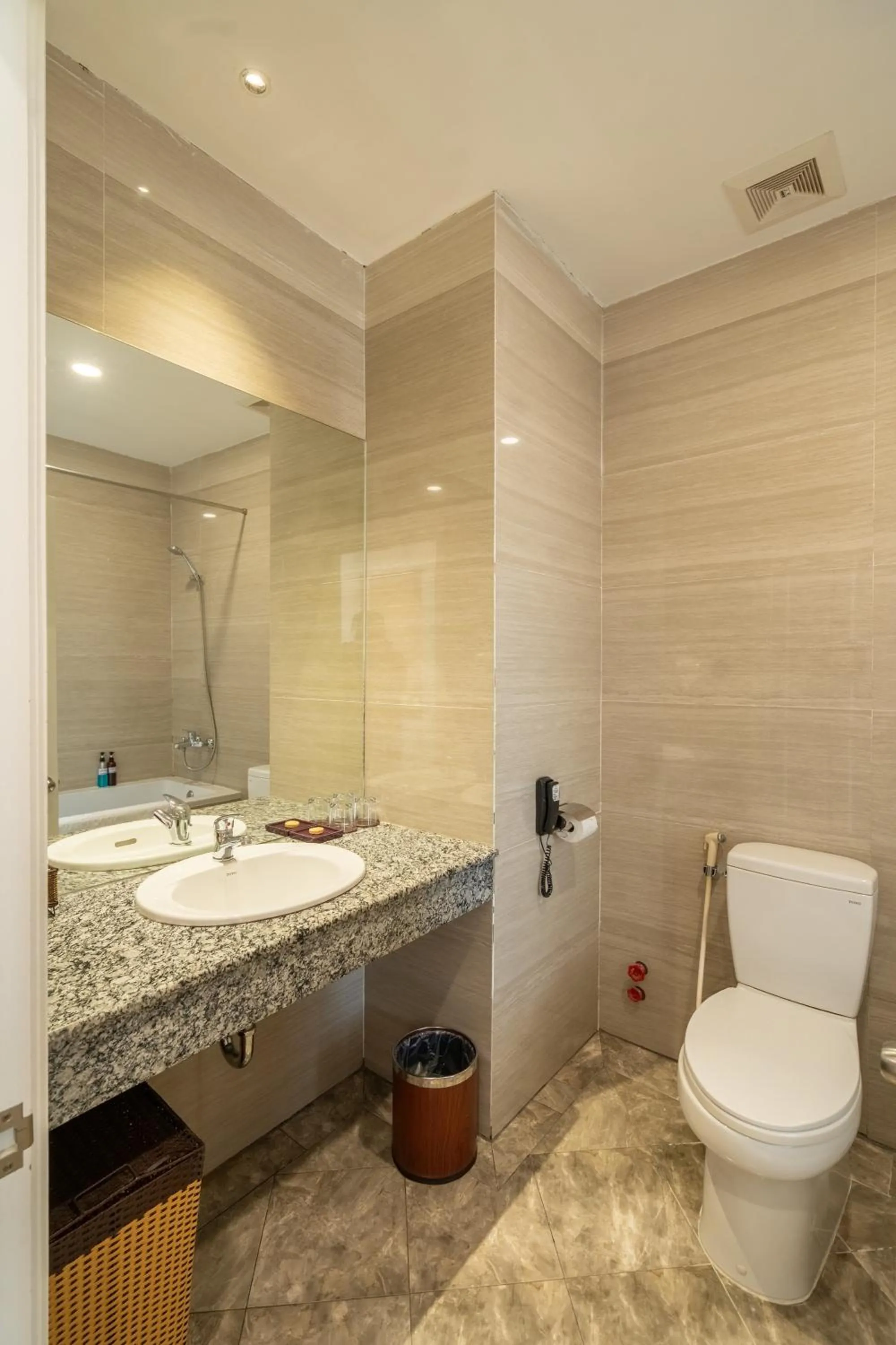 Shower in Ngoc Phat Dalat Hotel