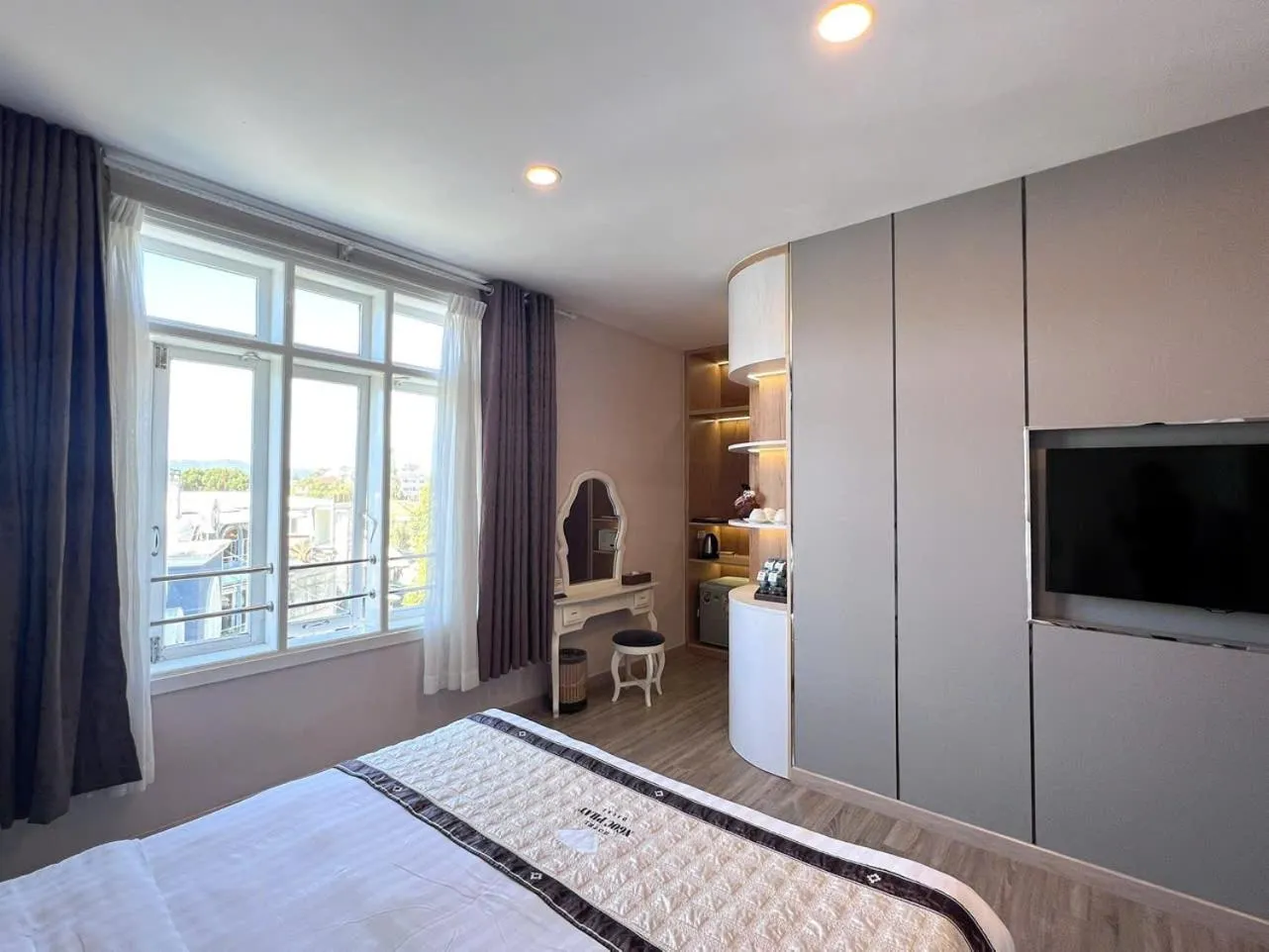 Neighbourhood, Bed in Ngoc Phat Dalat Hotel