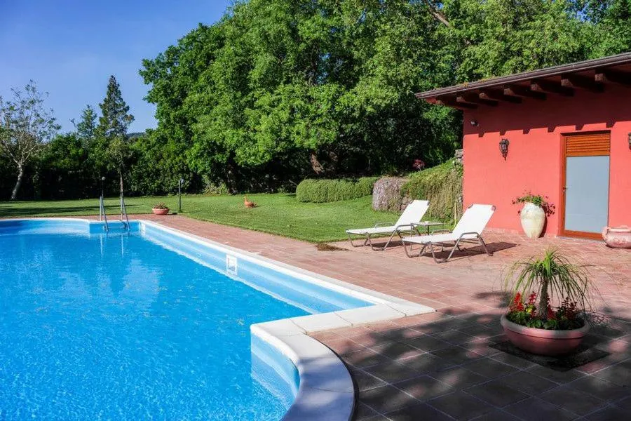 Swimming pool in Bed and Breakfast Il Glicine