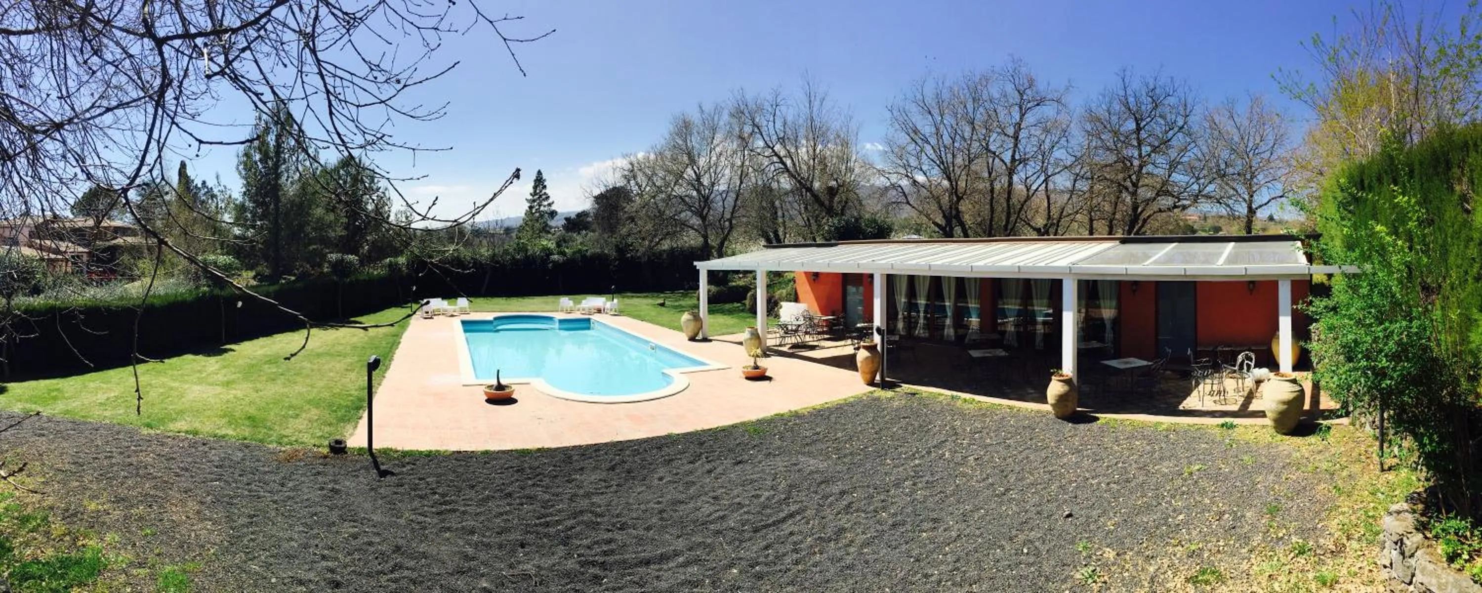 Swimming pool in Bed and Breakfast Il Glicine