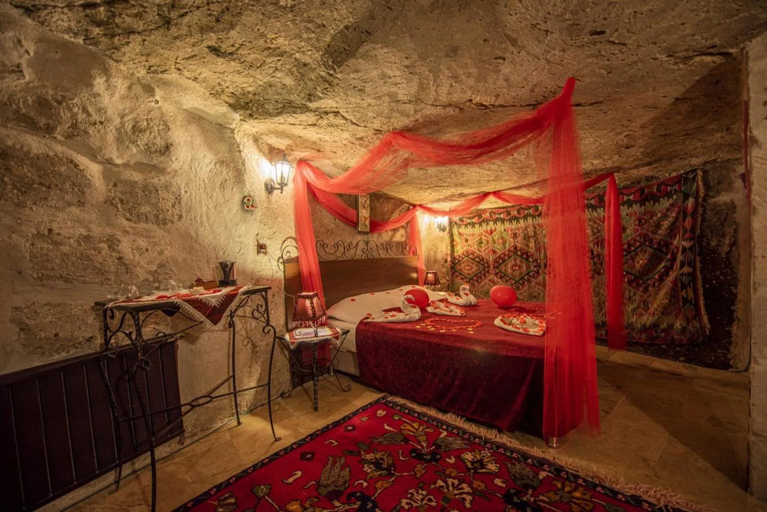 Photo of the whole room, Bed in Kapadokya Ihlara Konakları Otel Antik Konaklar