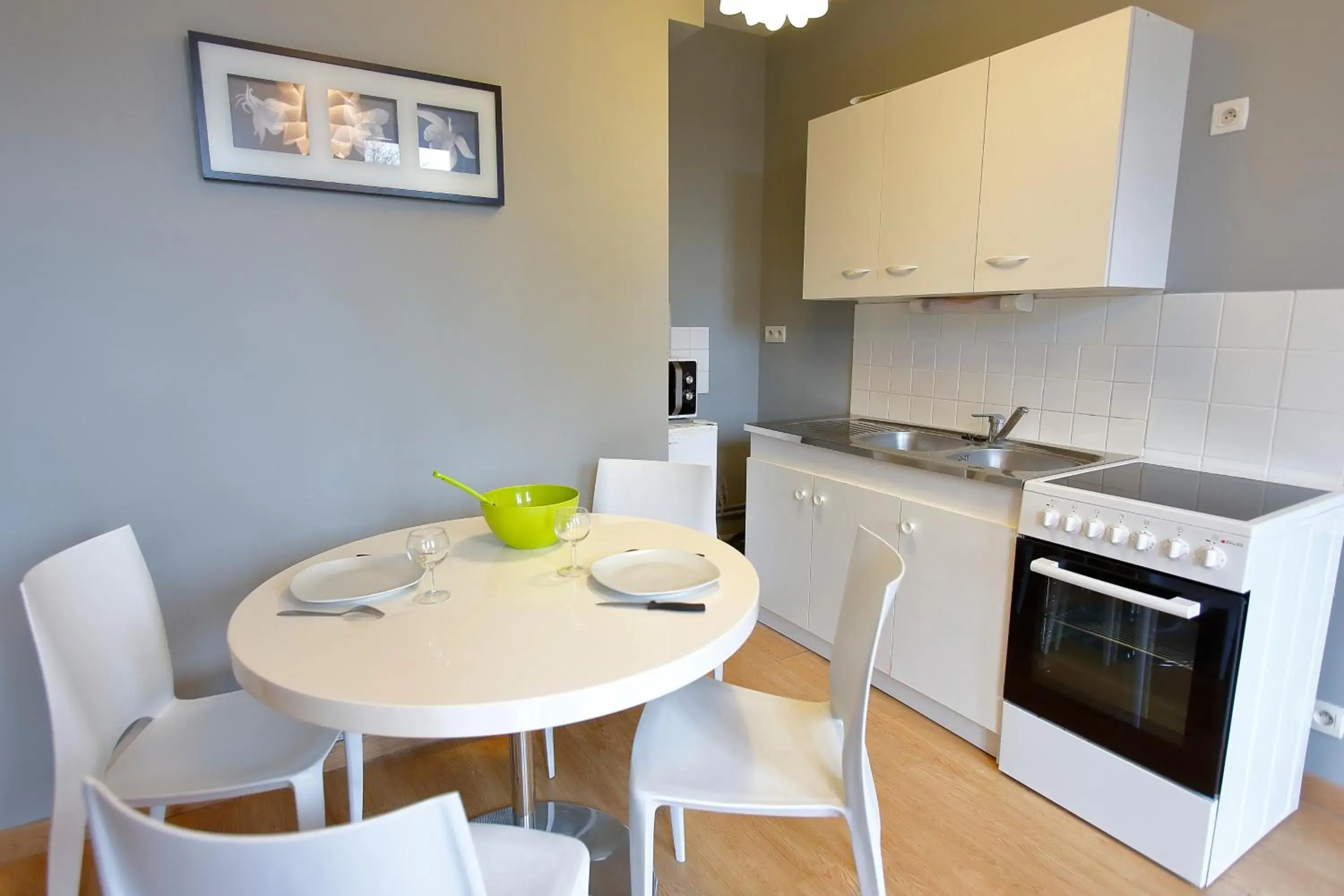 One-Bedroom Apartment with Garden View in Appart'Hôtel de la Tour One-Bedroom Apartment with Garden View in Appart'Hôtel de la Tour