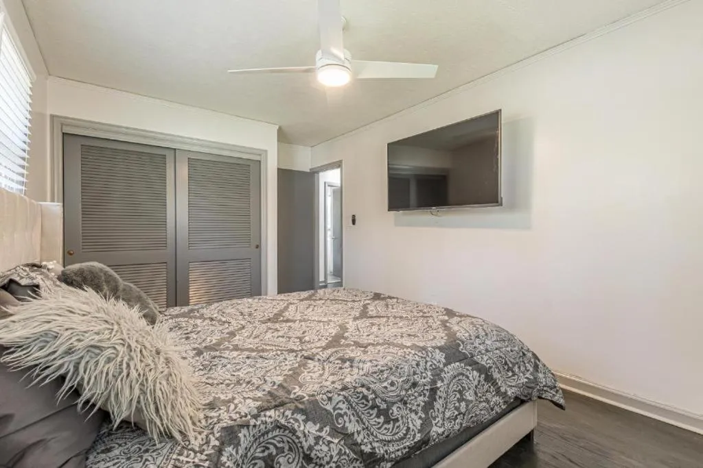 Bed in The Sweet Creek Luxurious Villas