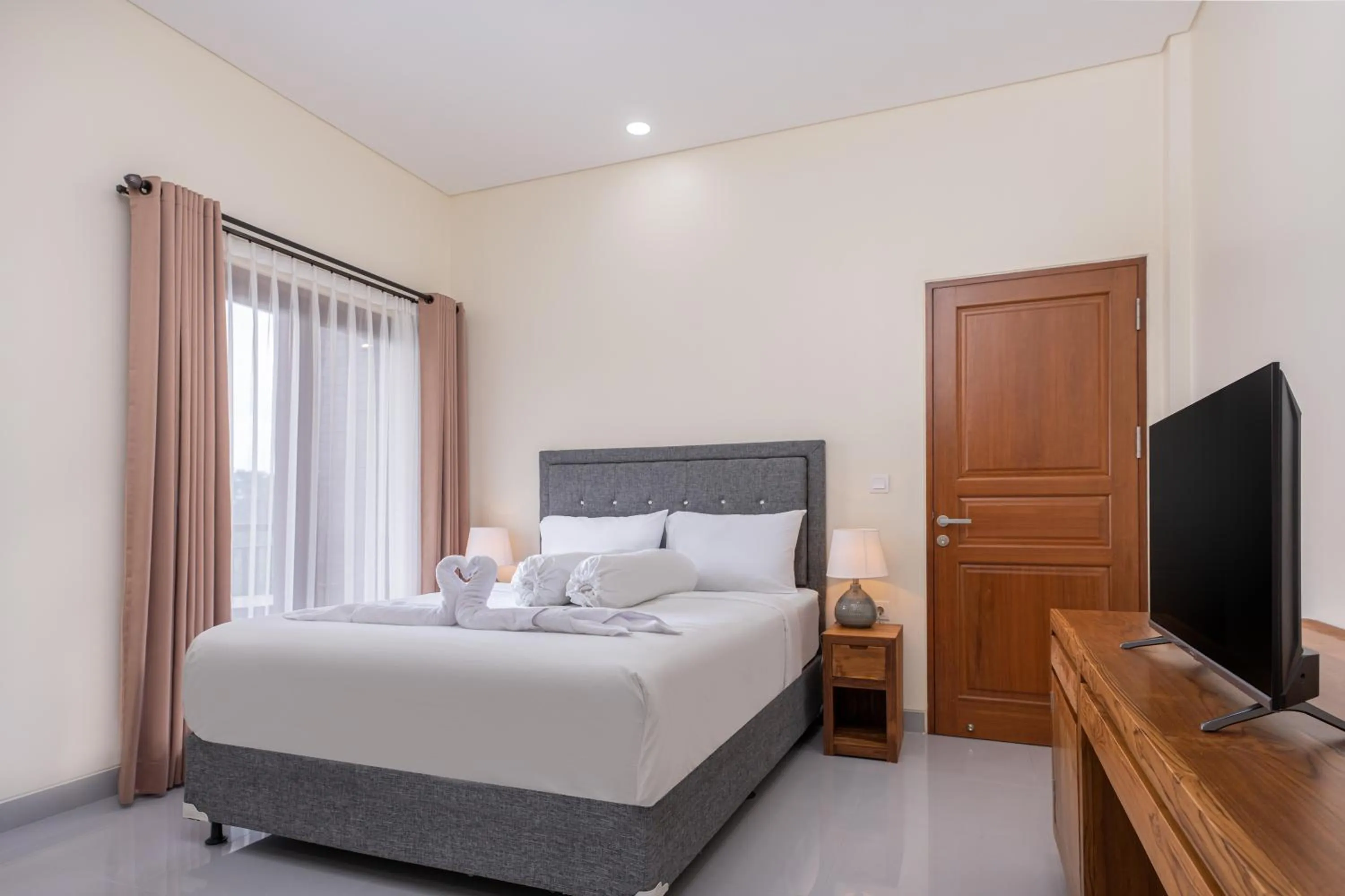 Bed in Cove Griya Elite I