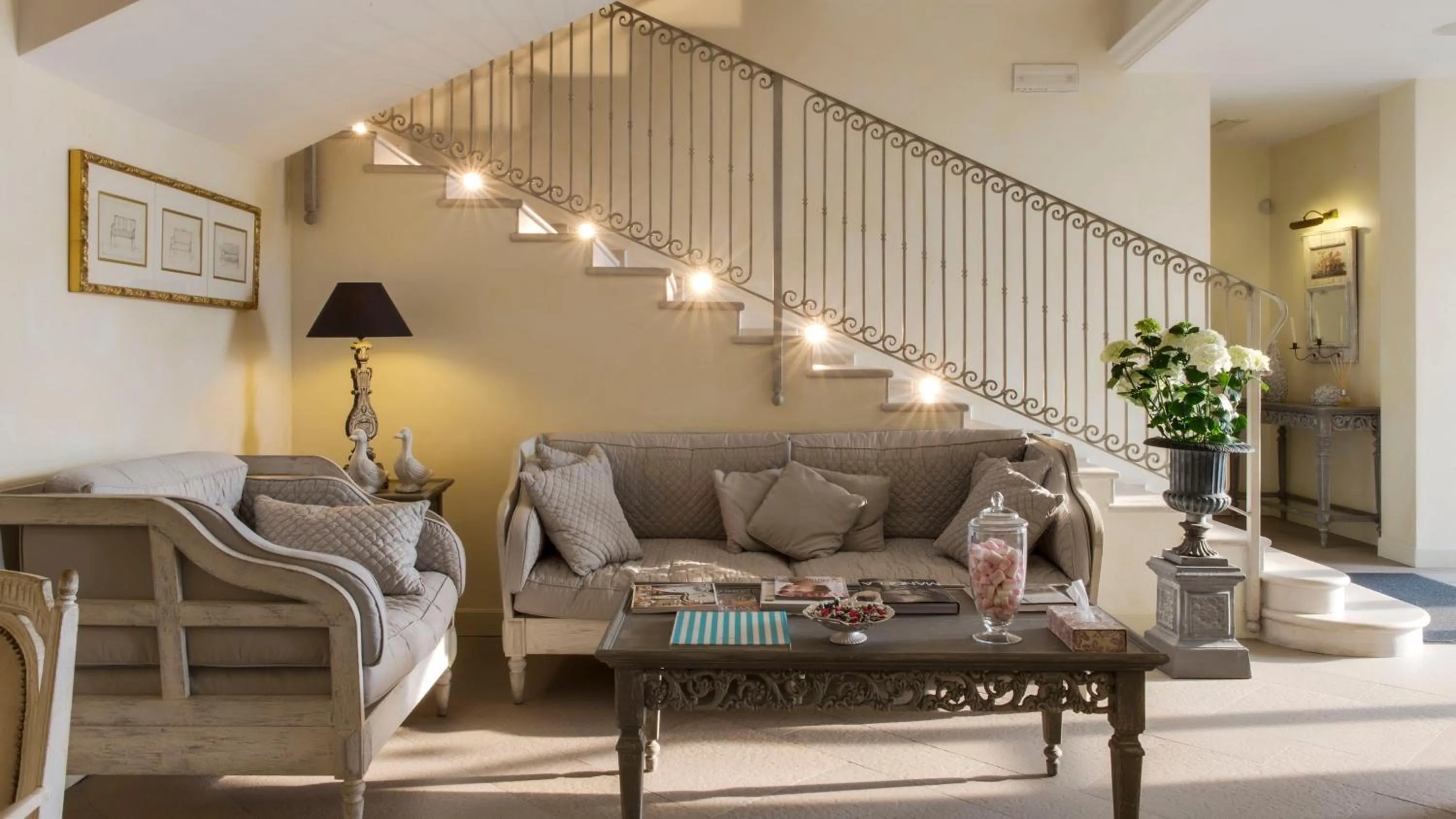 Lobby or reception in Hotel Rivalago