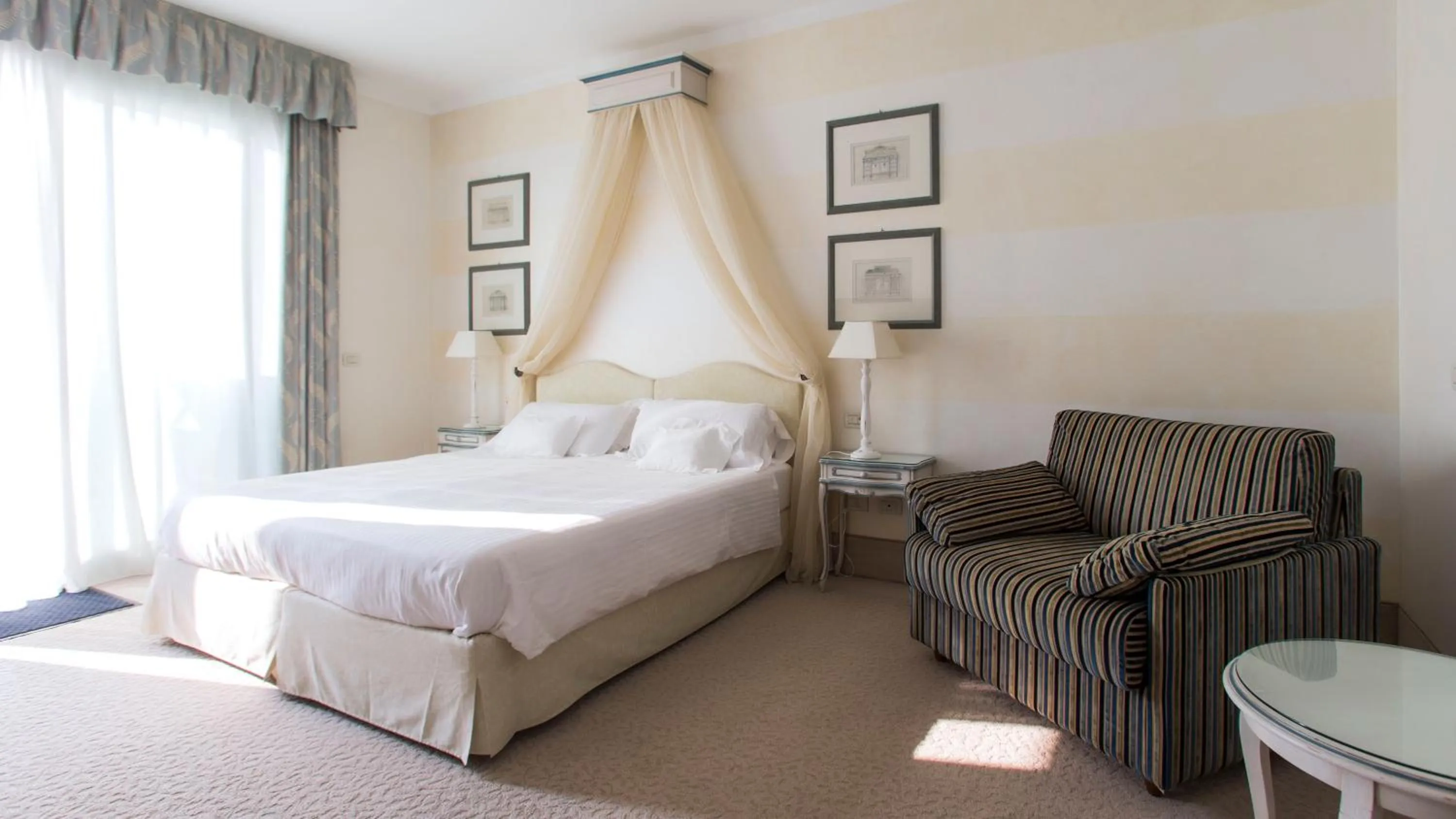 Day, Bed in Hotel Rivalago