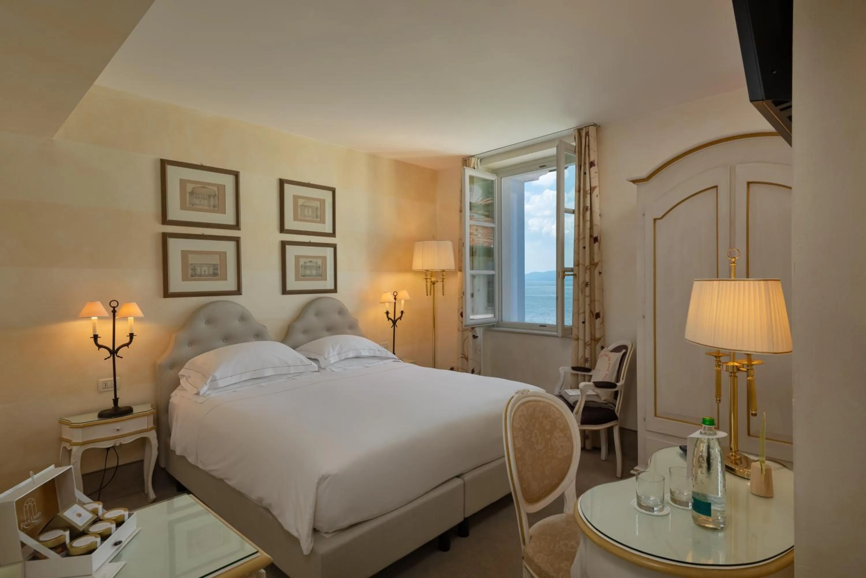 Bed in Hotel Rivalago