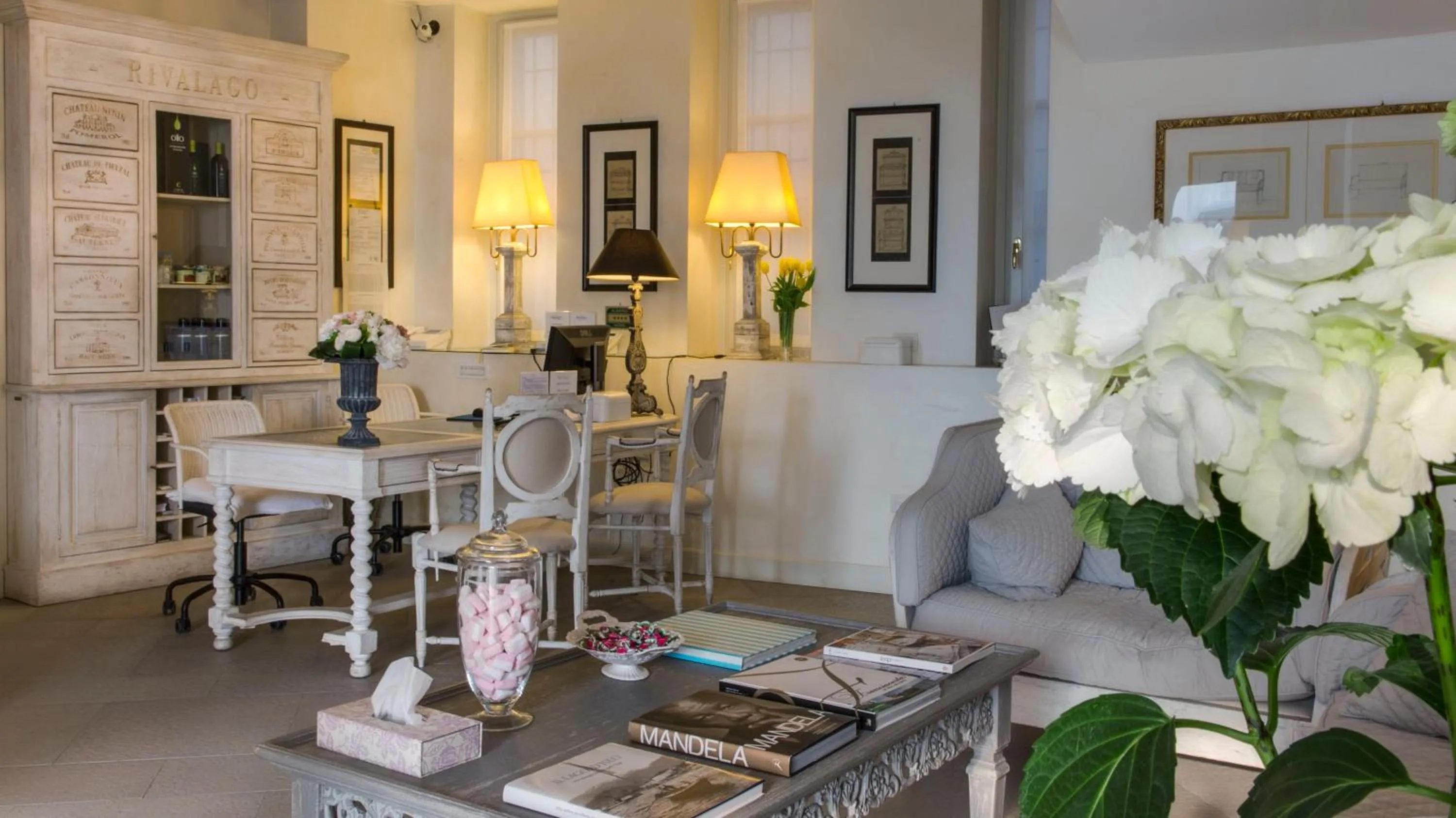 Lobby or reception in Hotel Rivalago