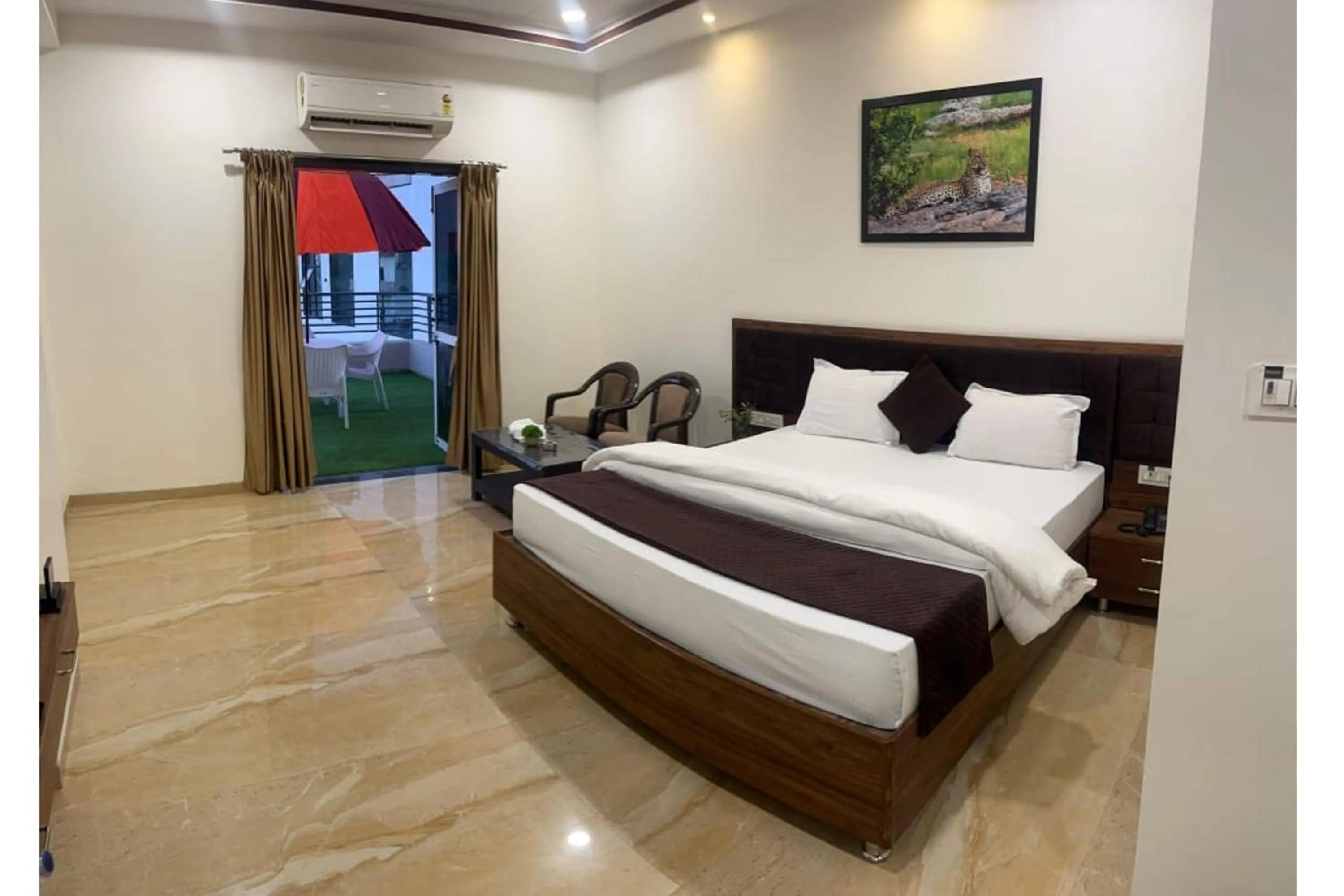 Photo of the whole room in Sun Stone Hotel & Club - Jawai