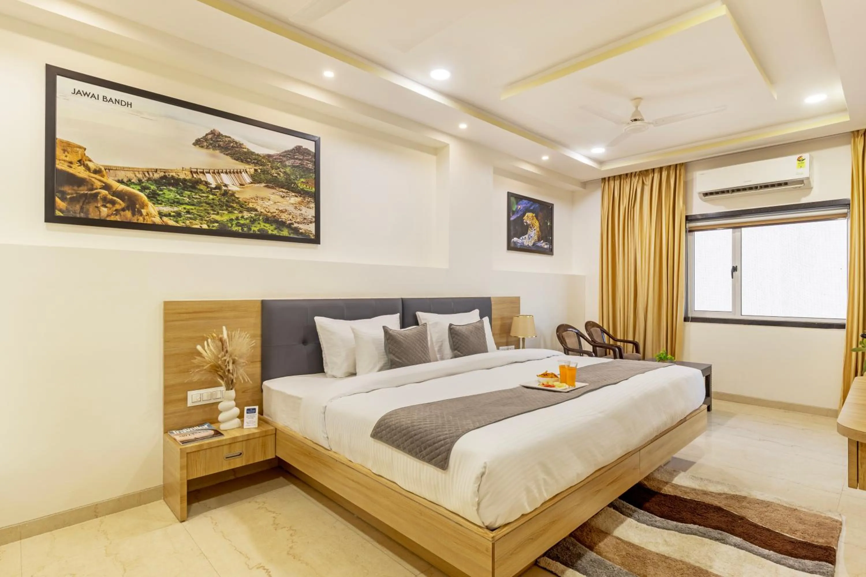 Photo of the whole room, Bed in Sun Stone Hotel & Club - Jawai