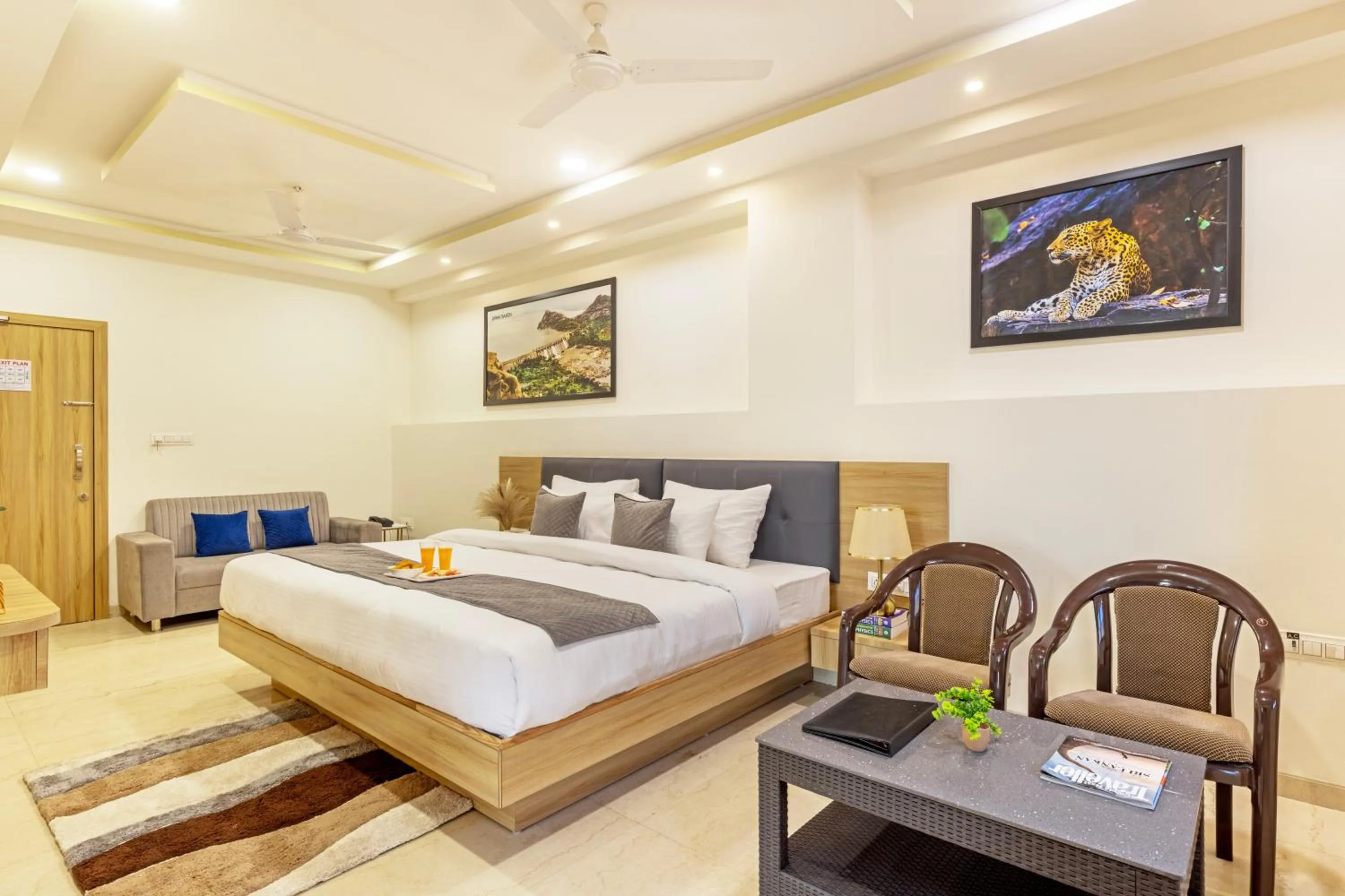 Photo of the whole room, Bed in Sun Stone Hotel & Club - Jawai