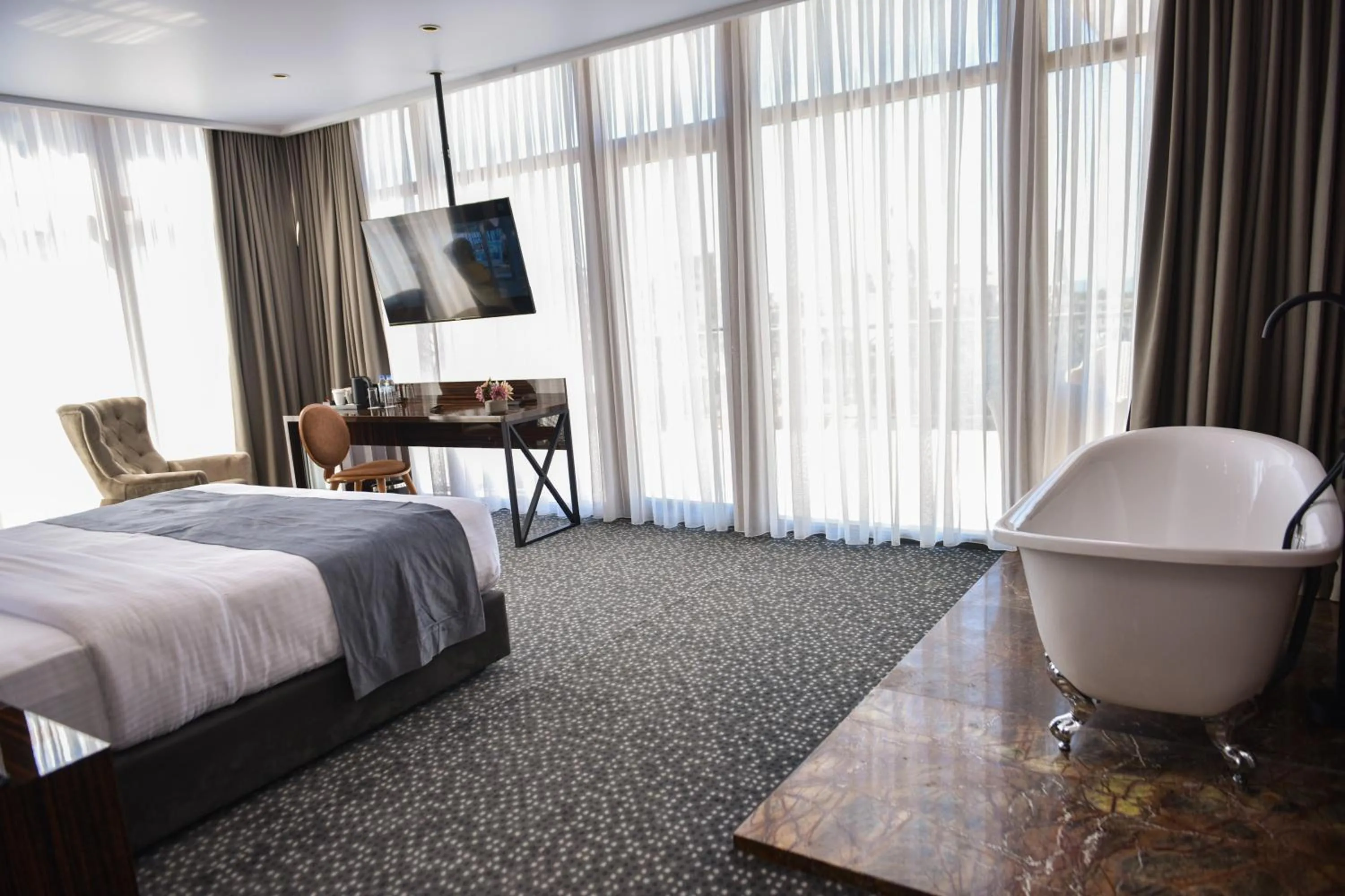 Photo of the whole room, Bed in Hotel Monarch