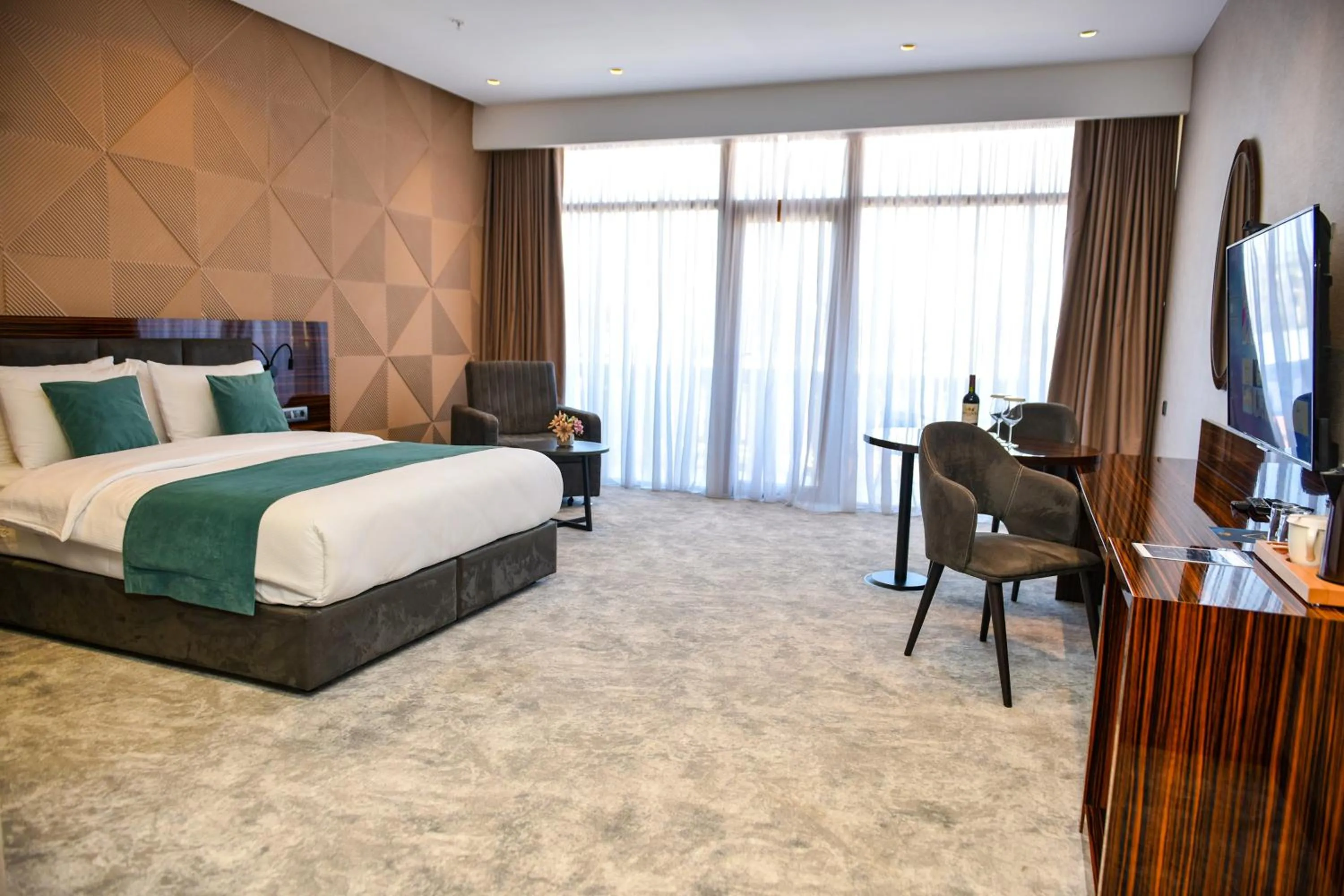 Photo of the whole room, Bed in Hotel Monarch