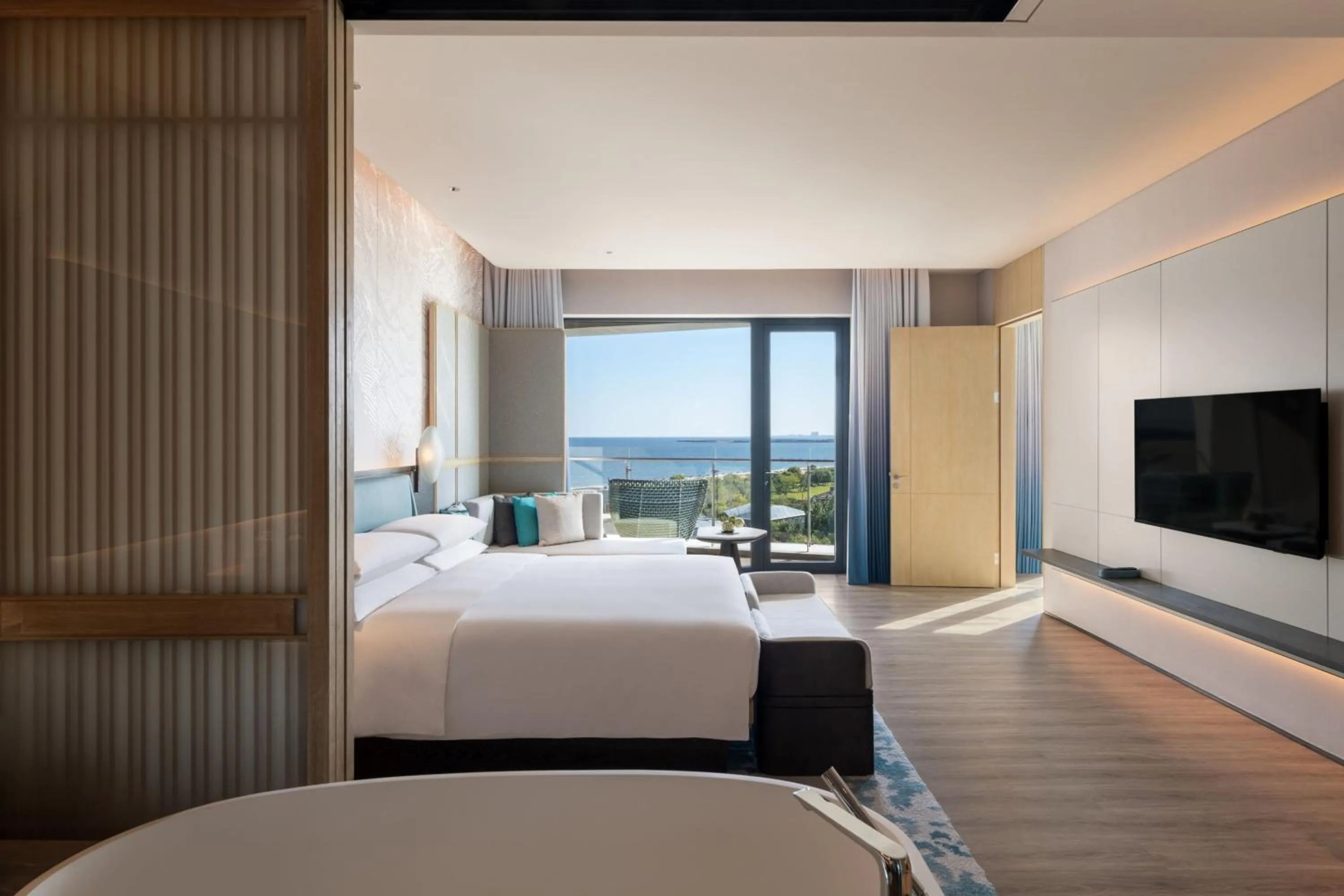 Photo of the whole room, Bed in Qinhuangdao Marriott Resort