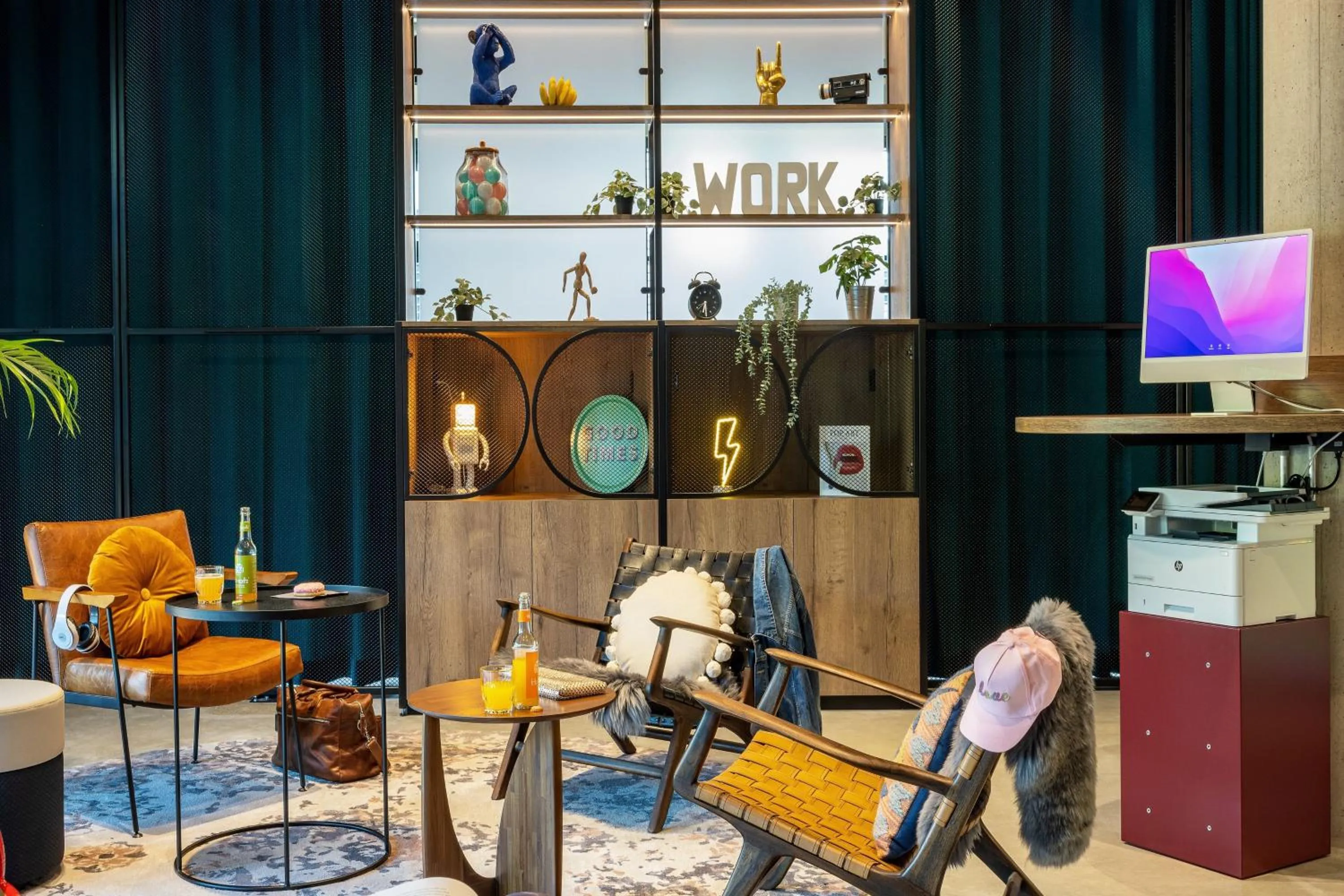 Lobby or reception in Moxy Simmern