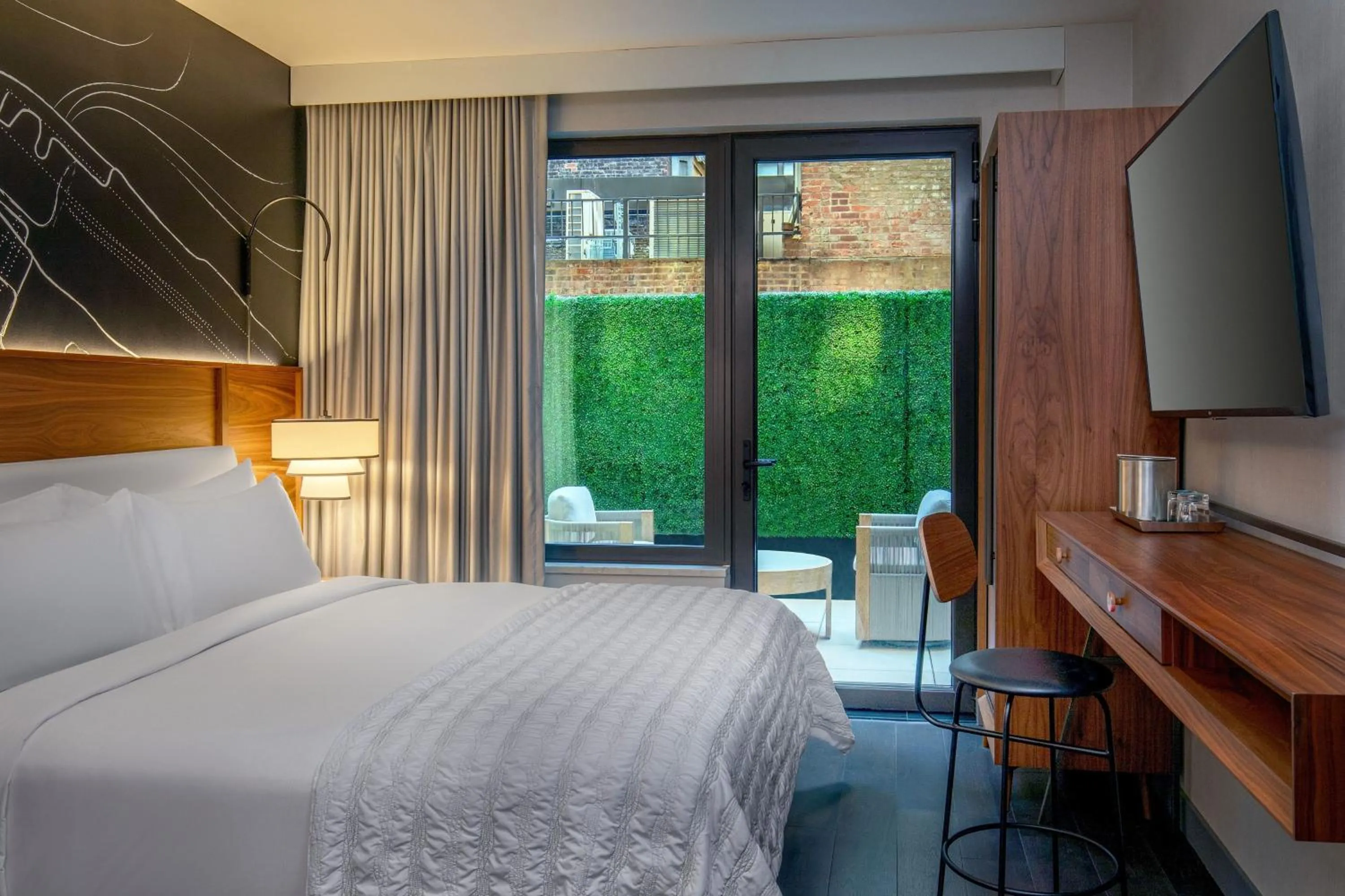 Photo of the whole room, Bed in Le Meridien New York, Fifth Avenue