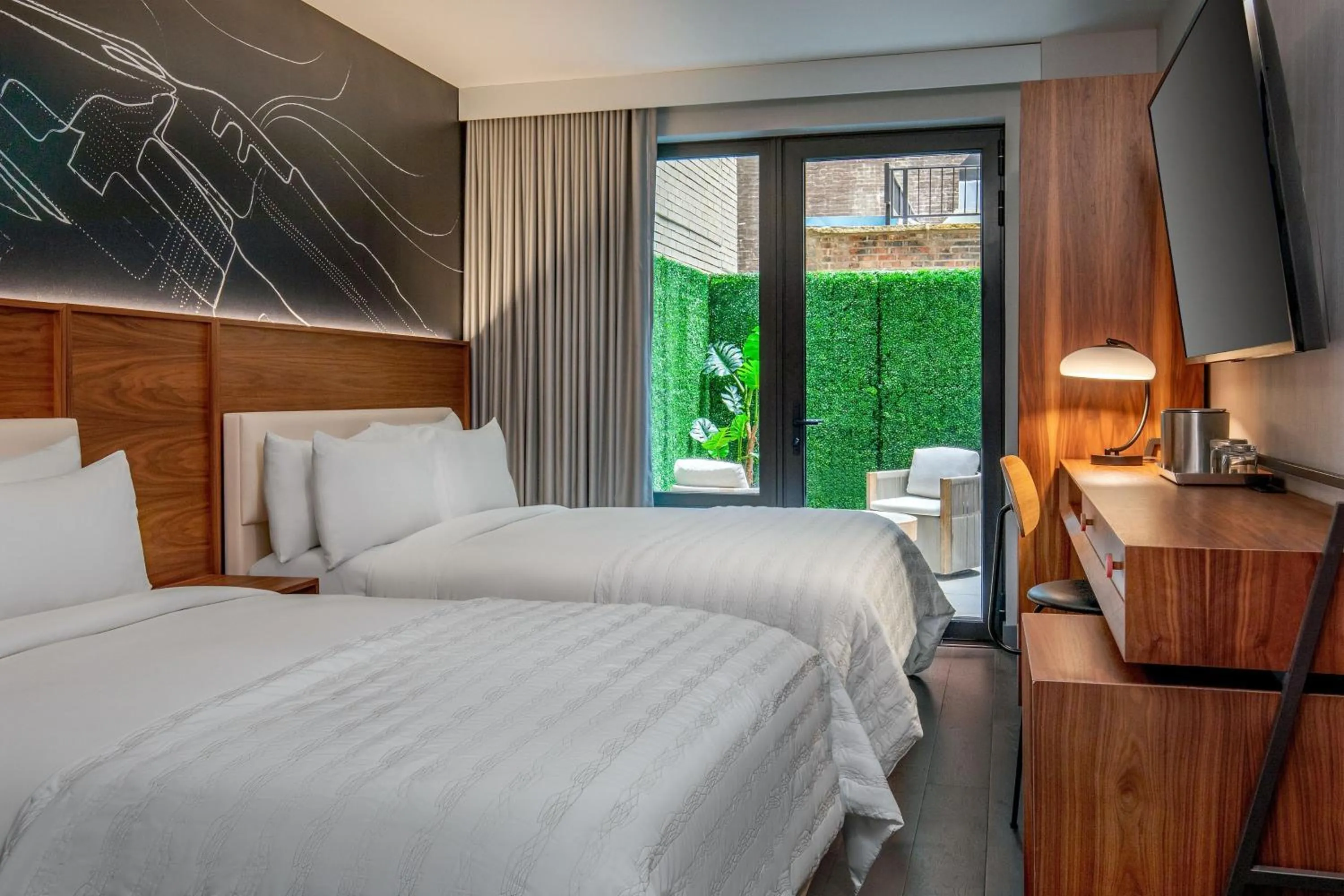 Photo of the whole room, Bed in Le Meridien New York, Fifth Avenue