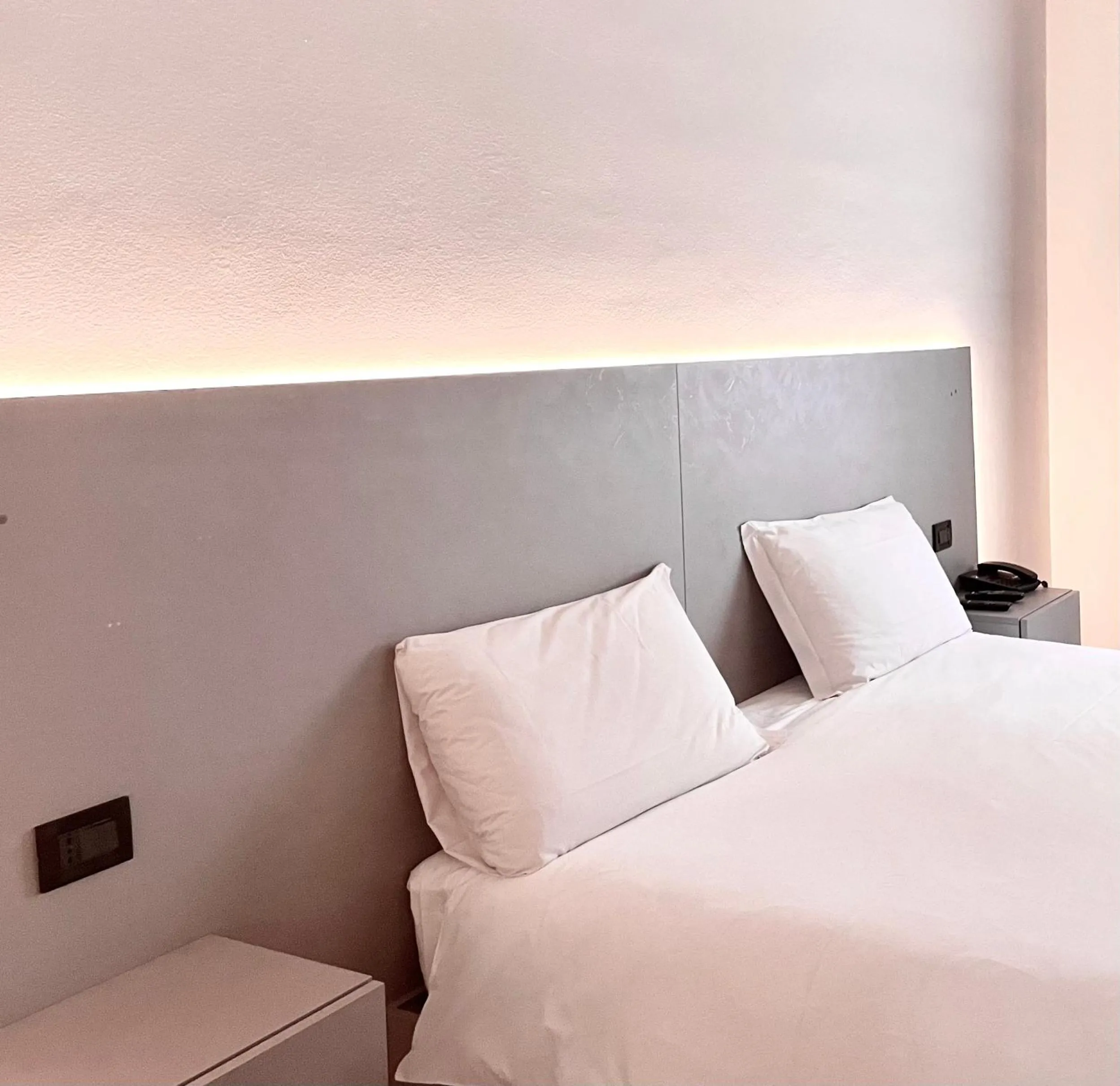 Bedroom, Bed in Hotel Leonardo