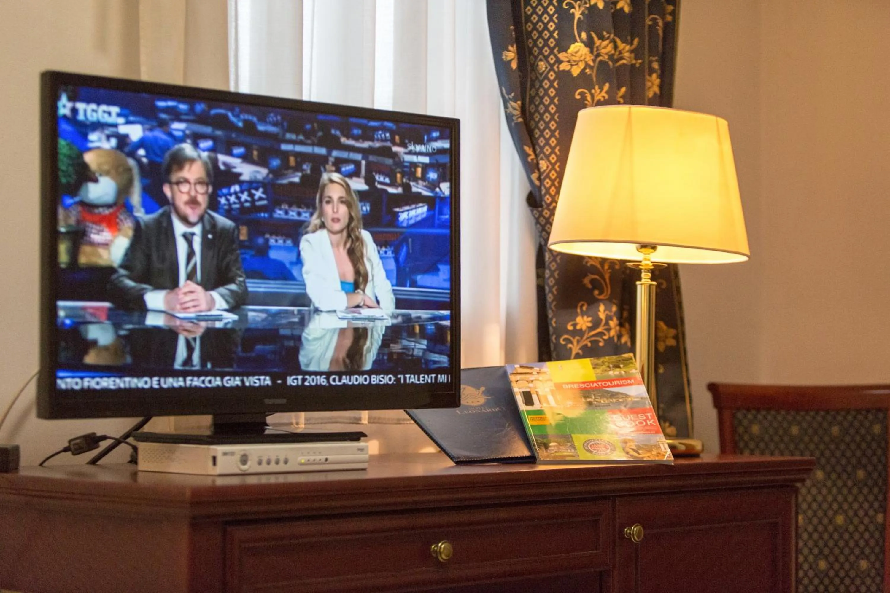 TV and multimedia in Hotel Leonardo
