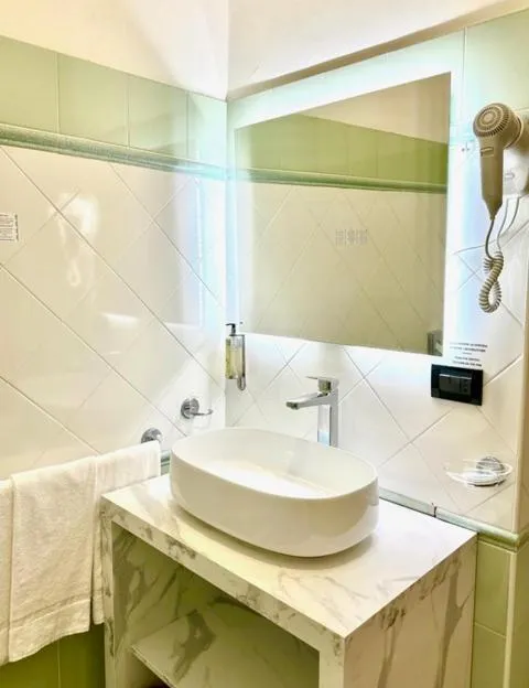 Bathroom in Hotel Leonardo