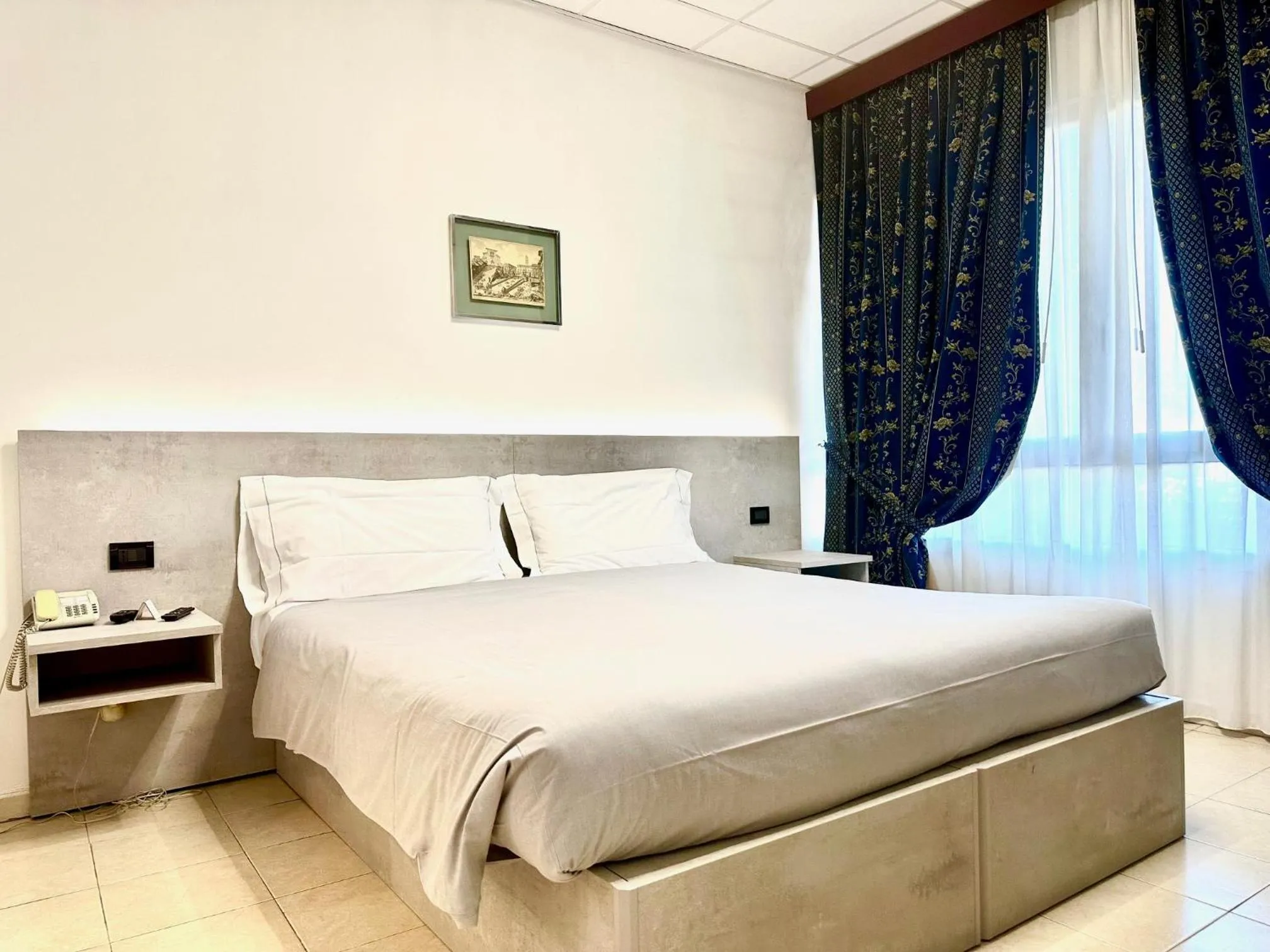 Bed in Hotel Leonardo