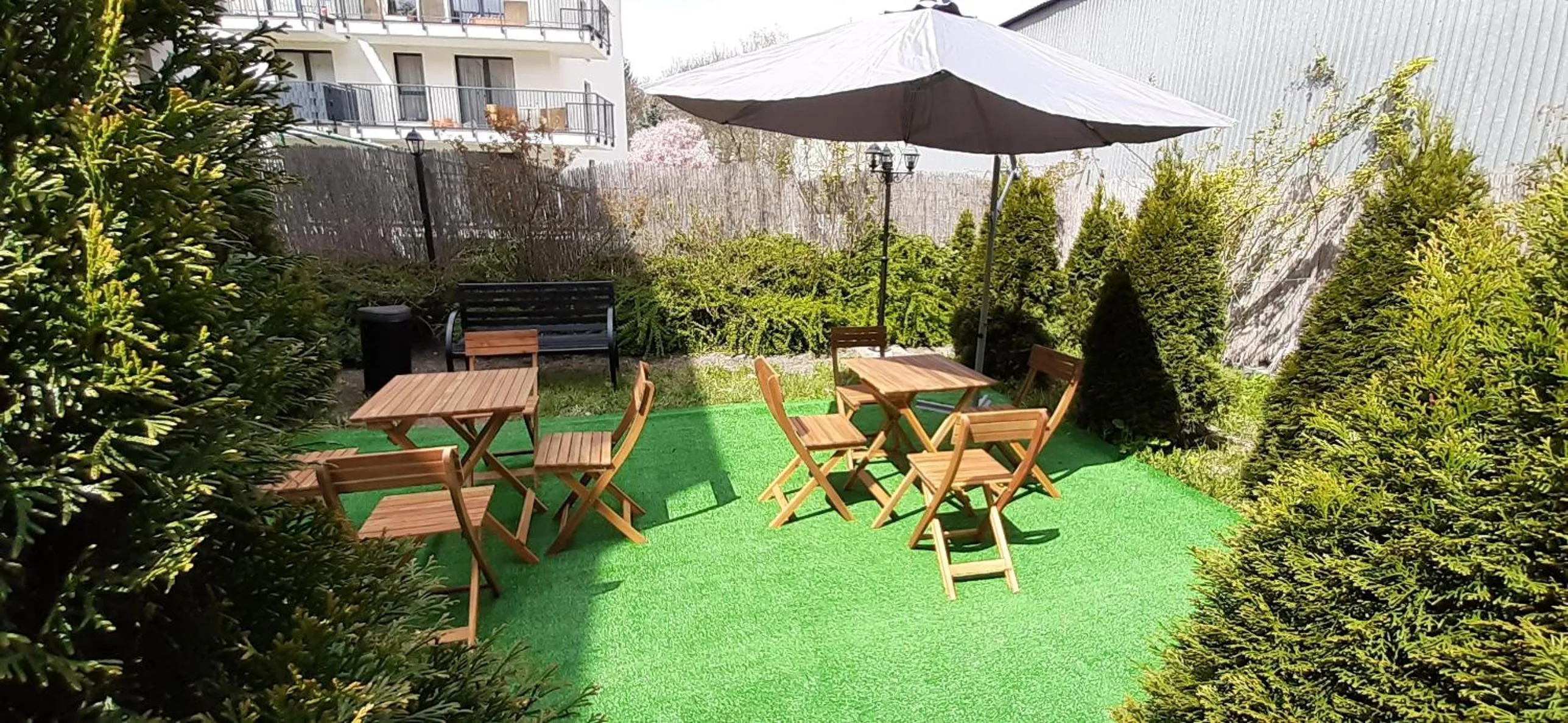 Garden in Kraków Chilli Hostel