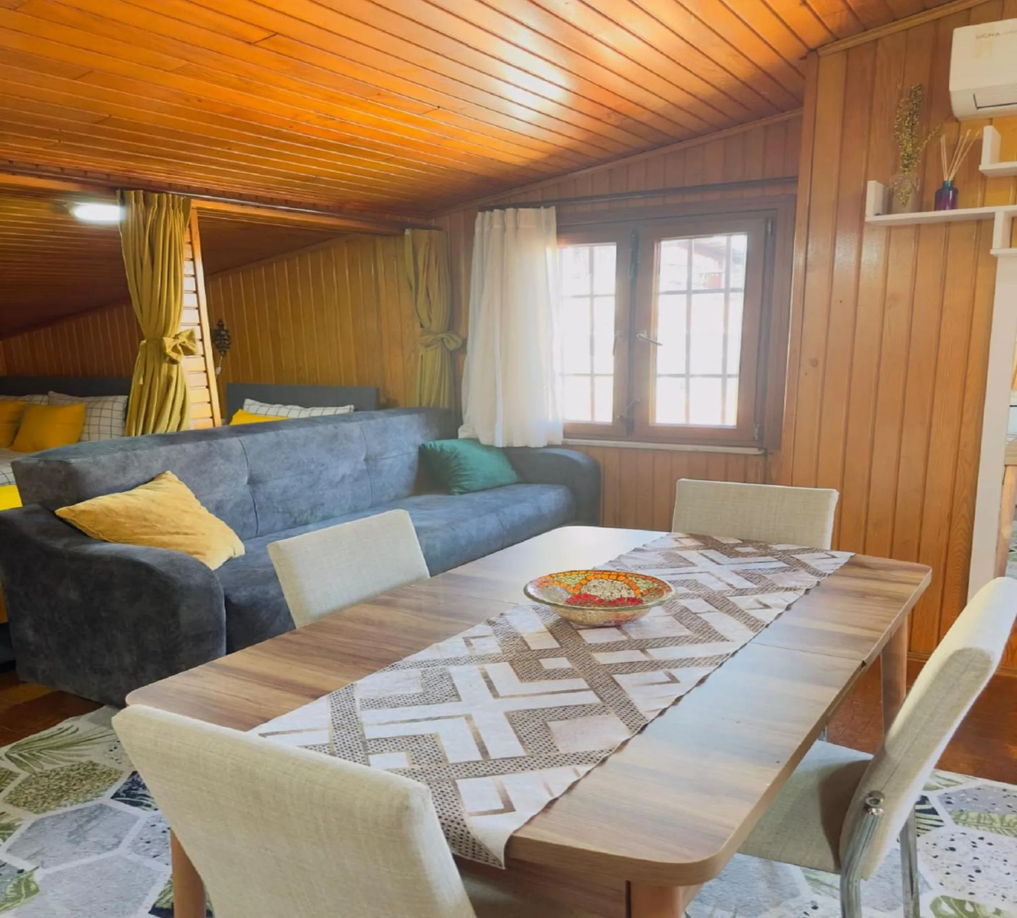 Communal lounge/ TV room in My Home Taksim