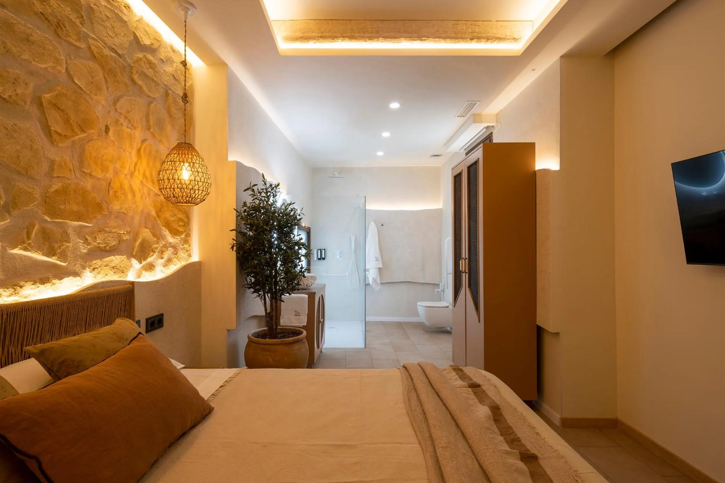 Bathroom, Bed in Palatina Concept Suites