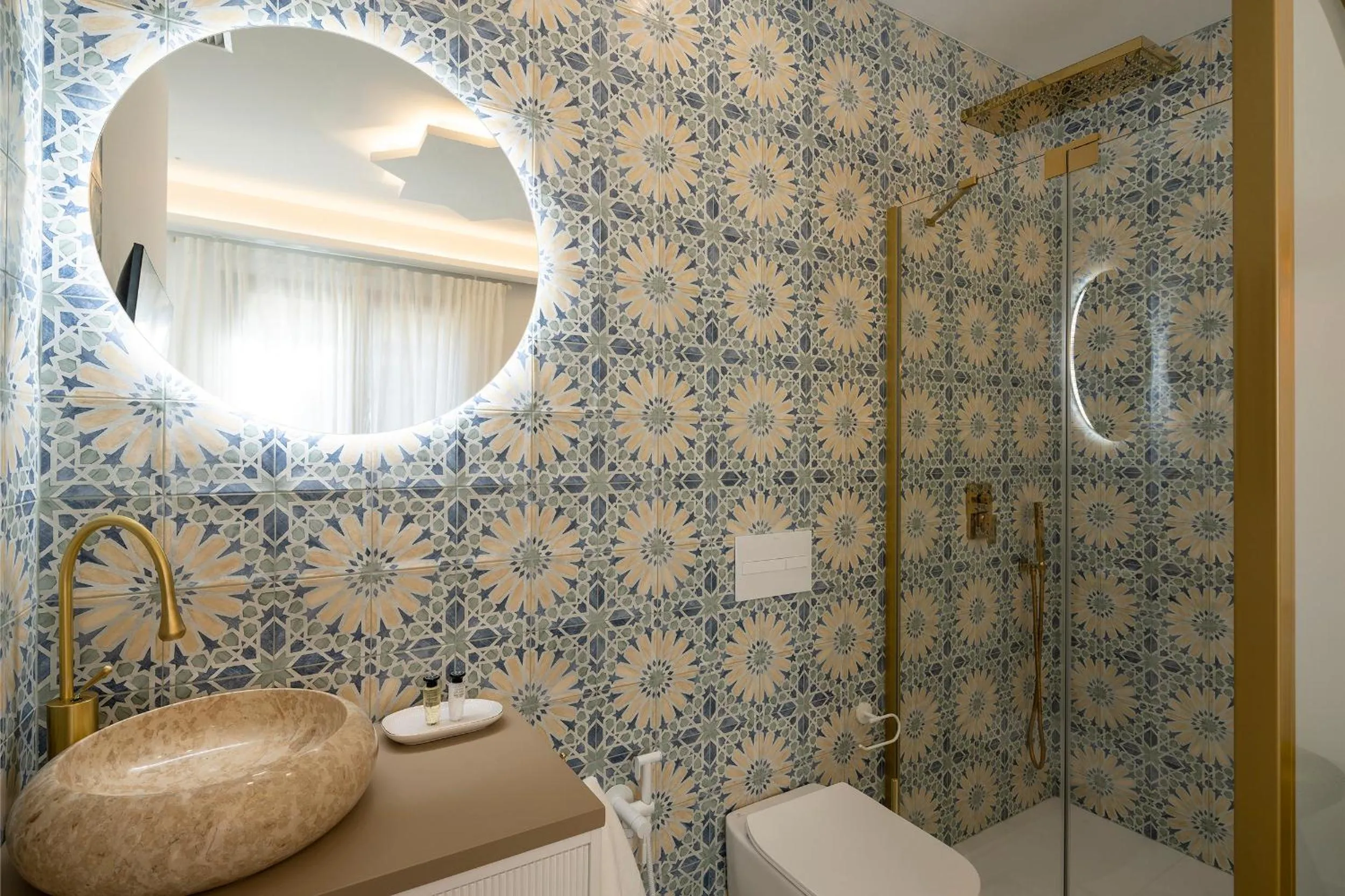 Shower in Palatina Concept Suites