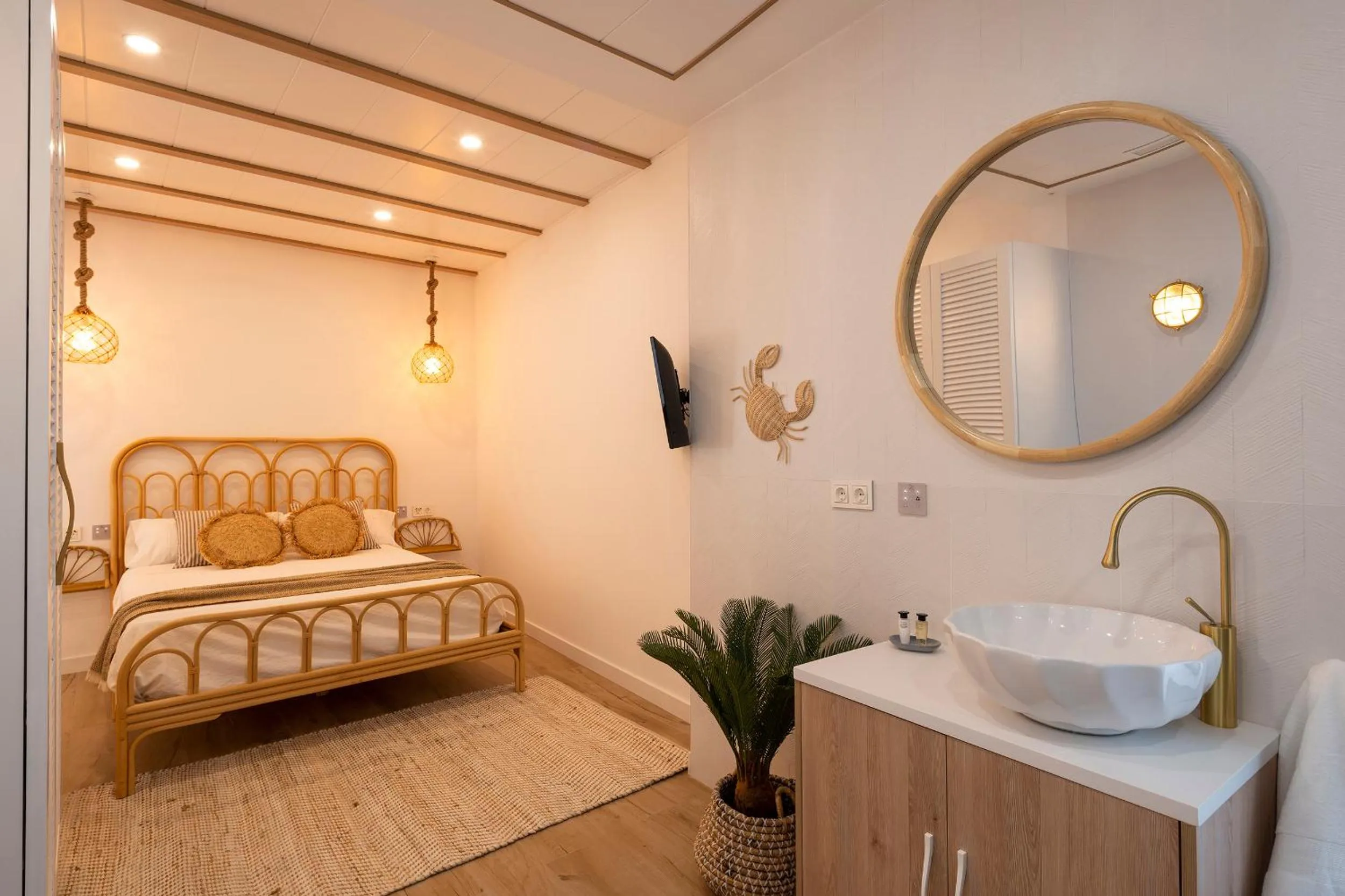 Bathroom, Bed in Palatina Concept Suites