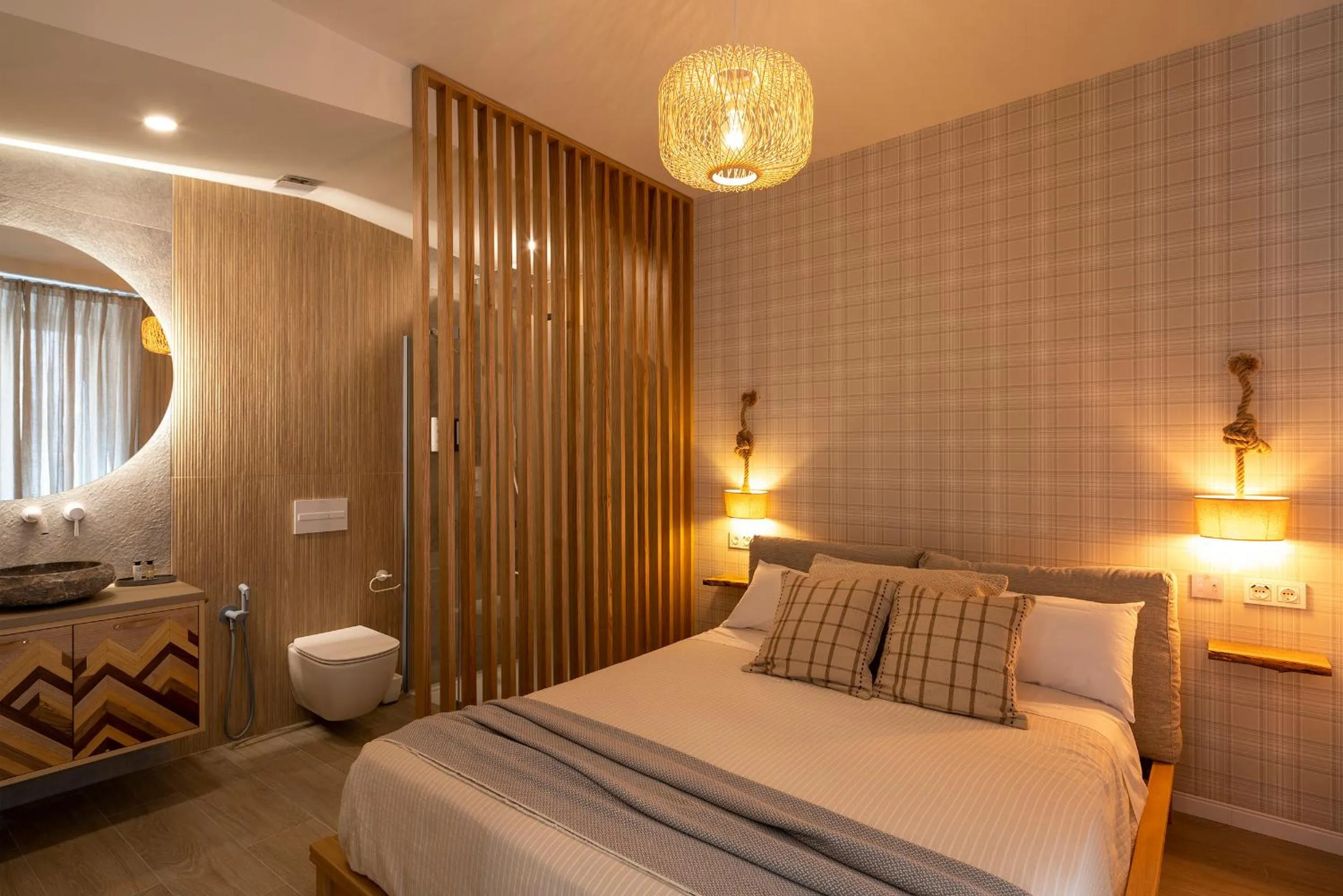 Bathroom, Bed in Palatina Concept Suites