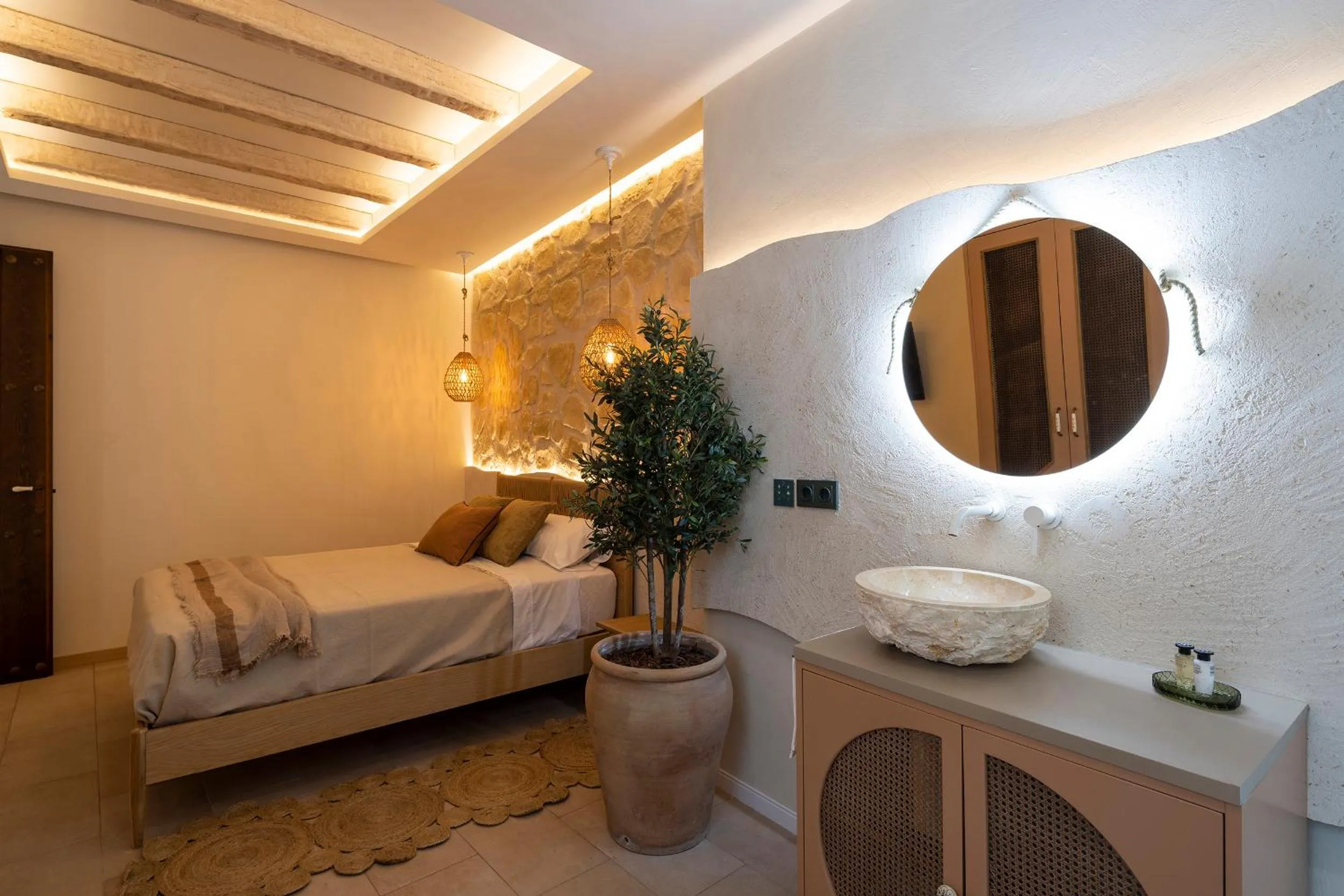 Bathroom, Bed in Palatina Concept Suites