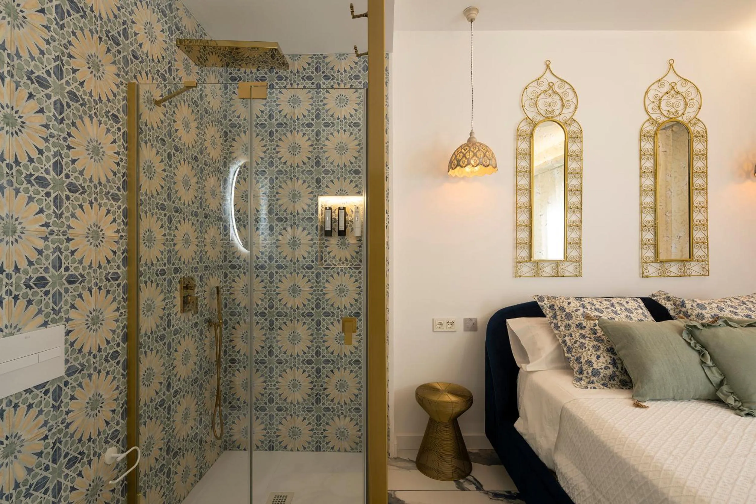 Bathroom, Bed in Palatina Concept Suites