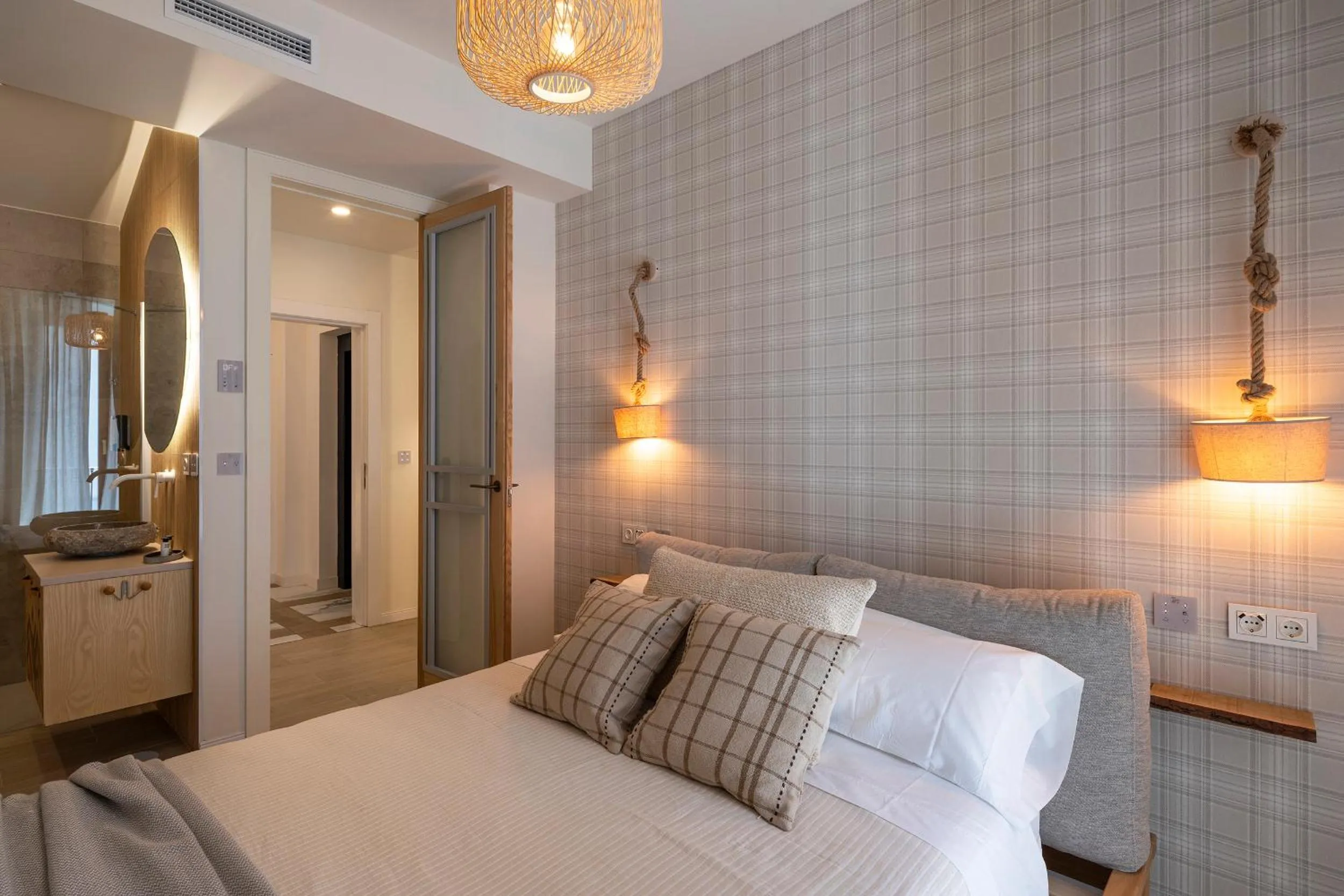 Bathroom, Bed in Palatina Concept Suites