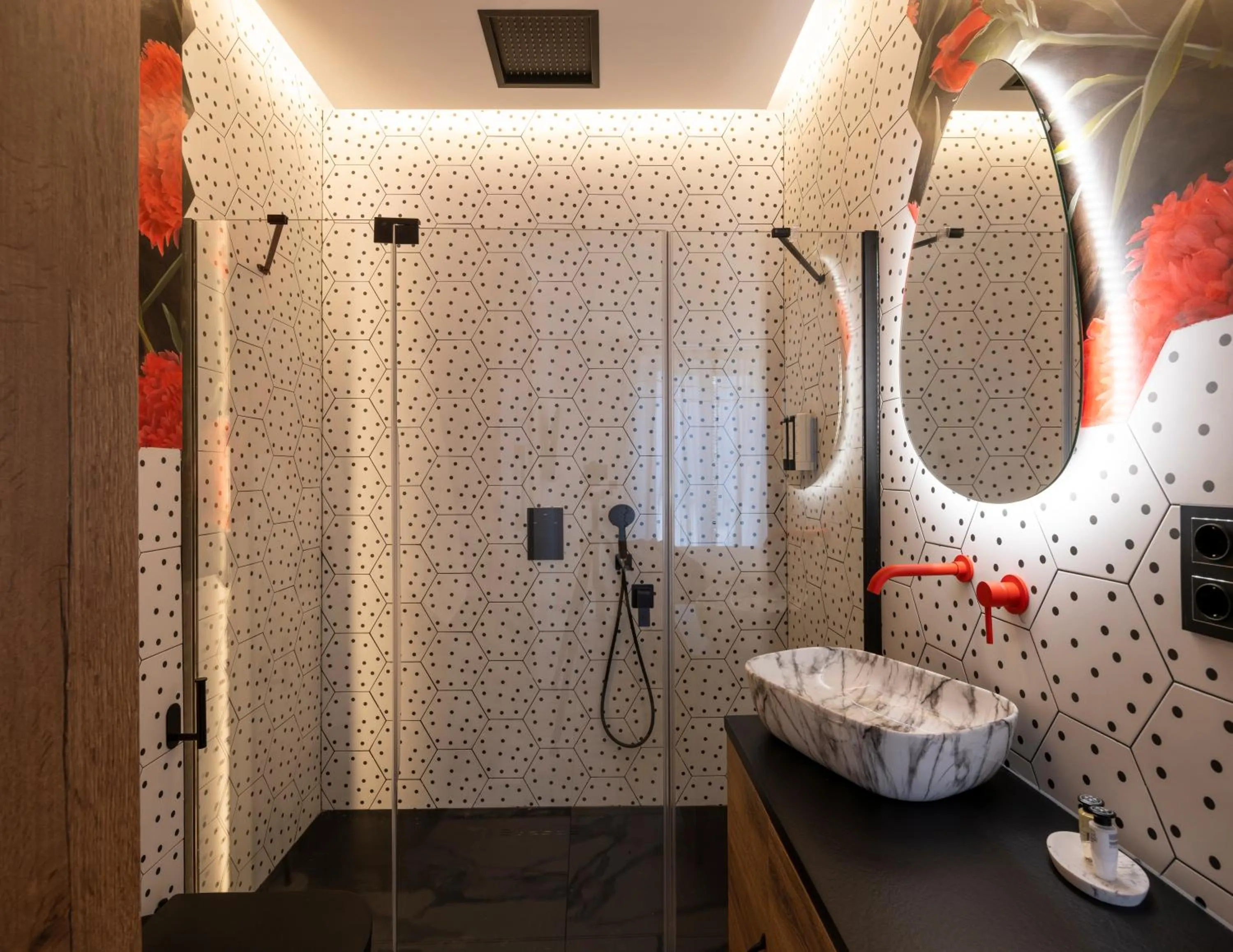 Shower in Palatina Concept Suites