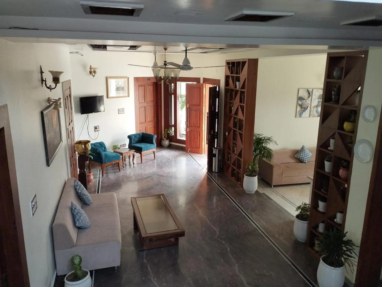 Living room in Matoshree Club and Resort